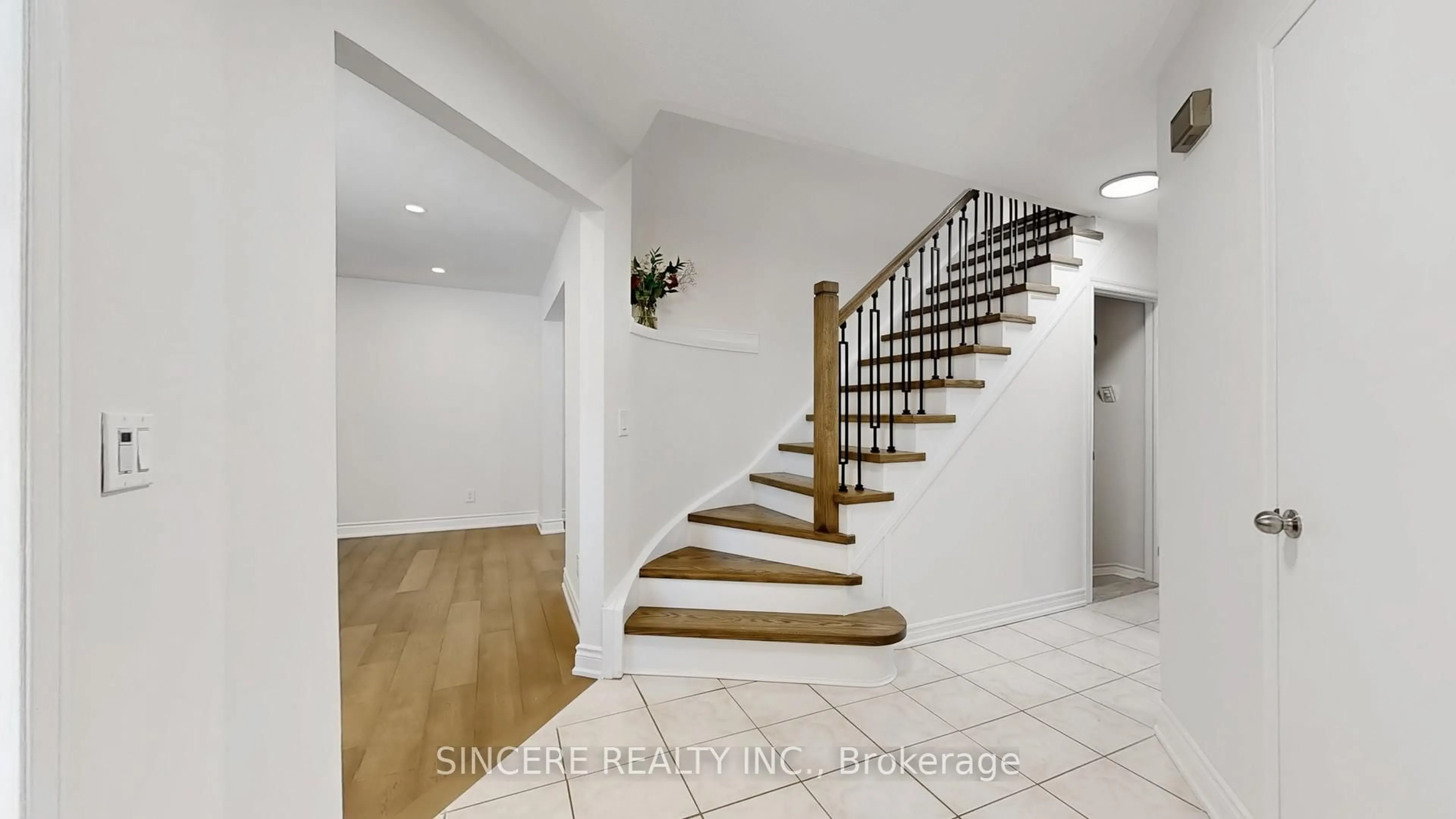 Stairs for 25 Greybeaver Tr, Toronto Ontario M1C 4P1
