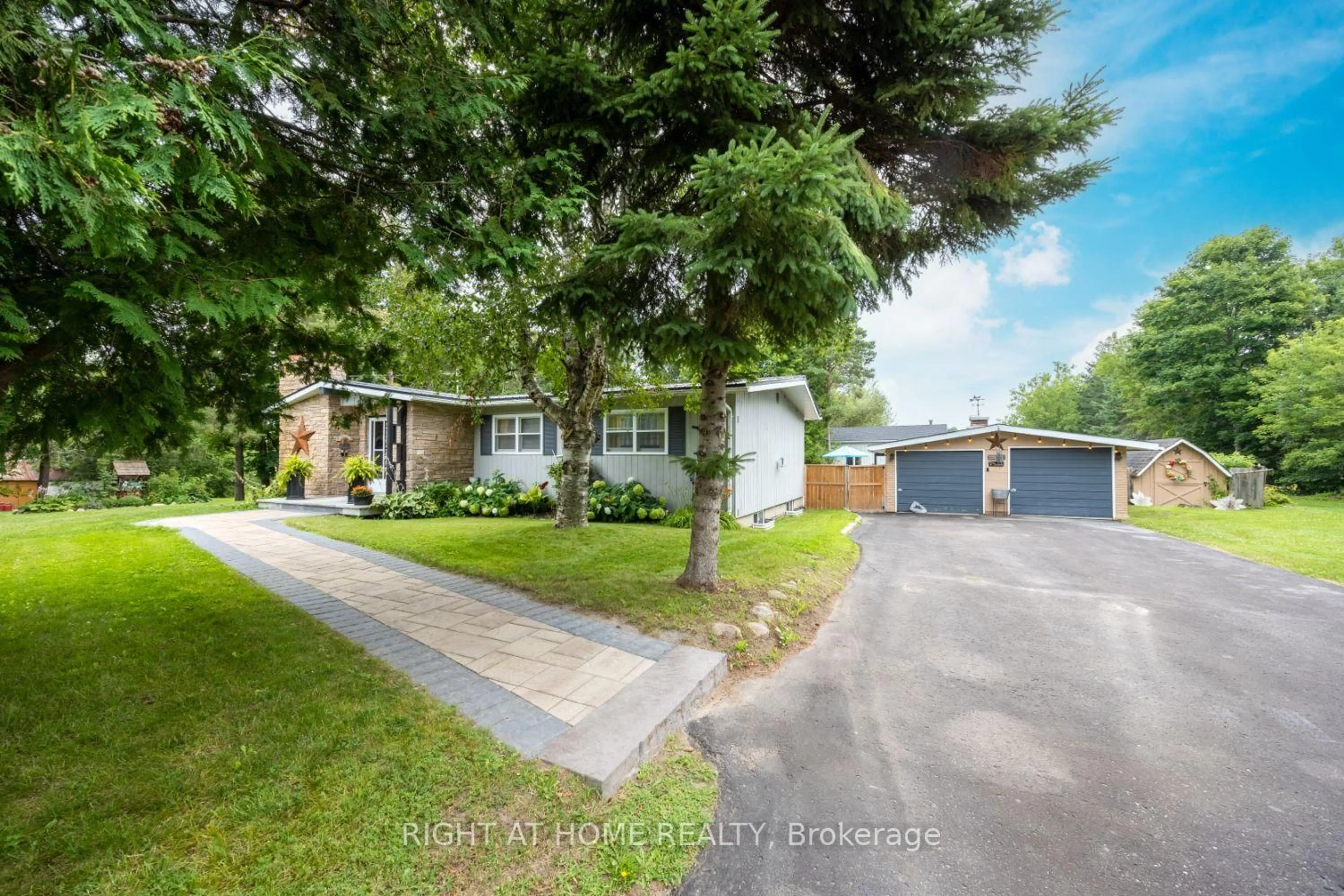 A pic from outside/outdoor area/front of a property/back of a property/a pic from drone, street for 141 Platten Blvd, Scugog Ontario L9L 1B4