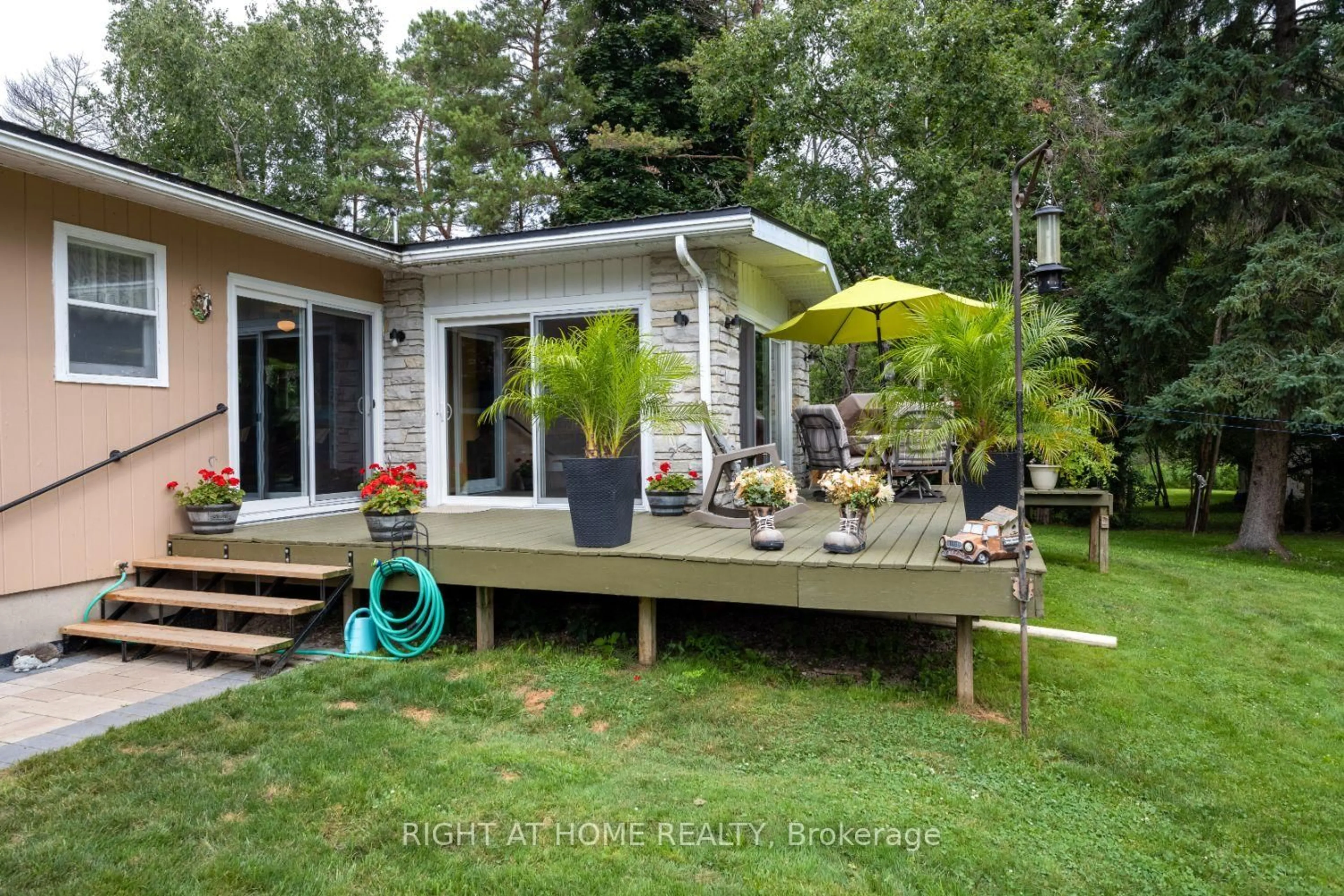 Patio, unknown for 141 Platten Blvd, Scugog Ontario L9L 1B4