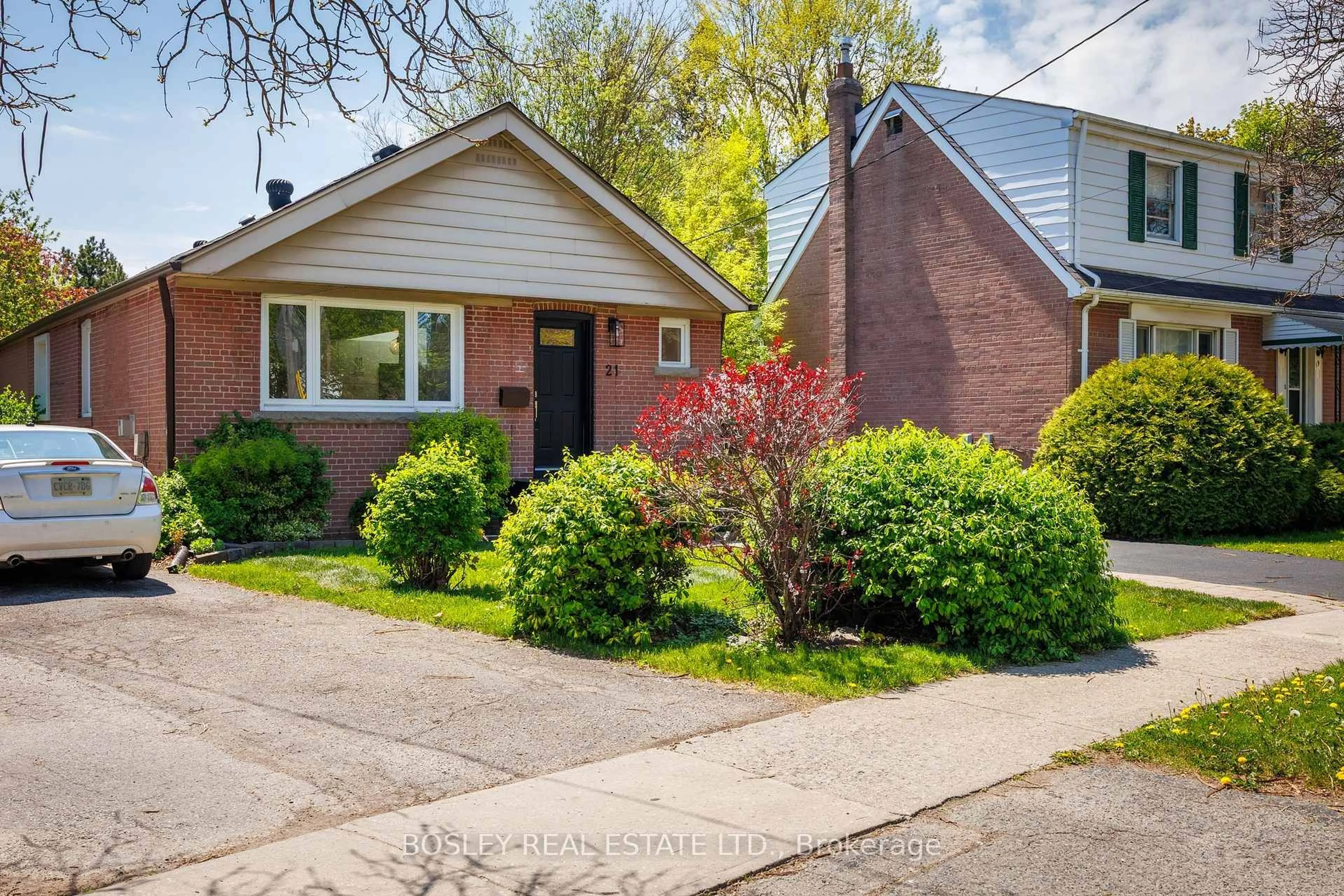 Home with brick exterior material, street for 21 Fairfax Cres, Toronto Ontario M1L 1Z6