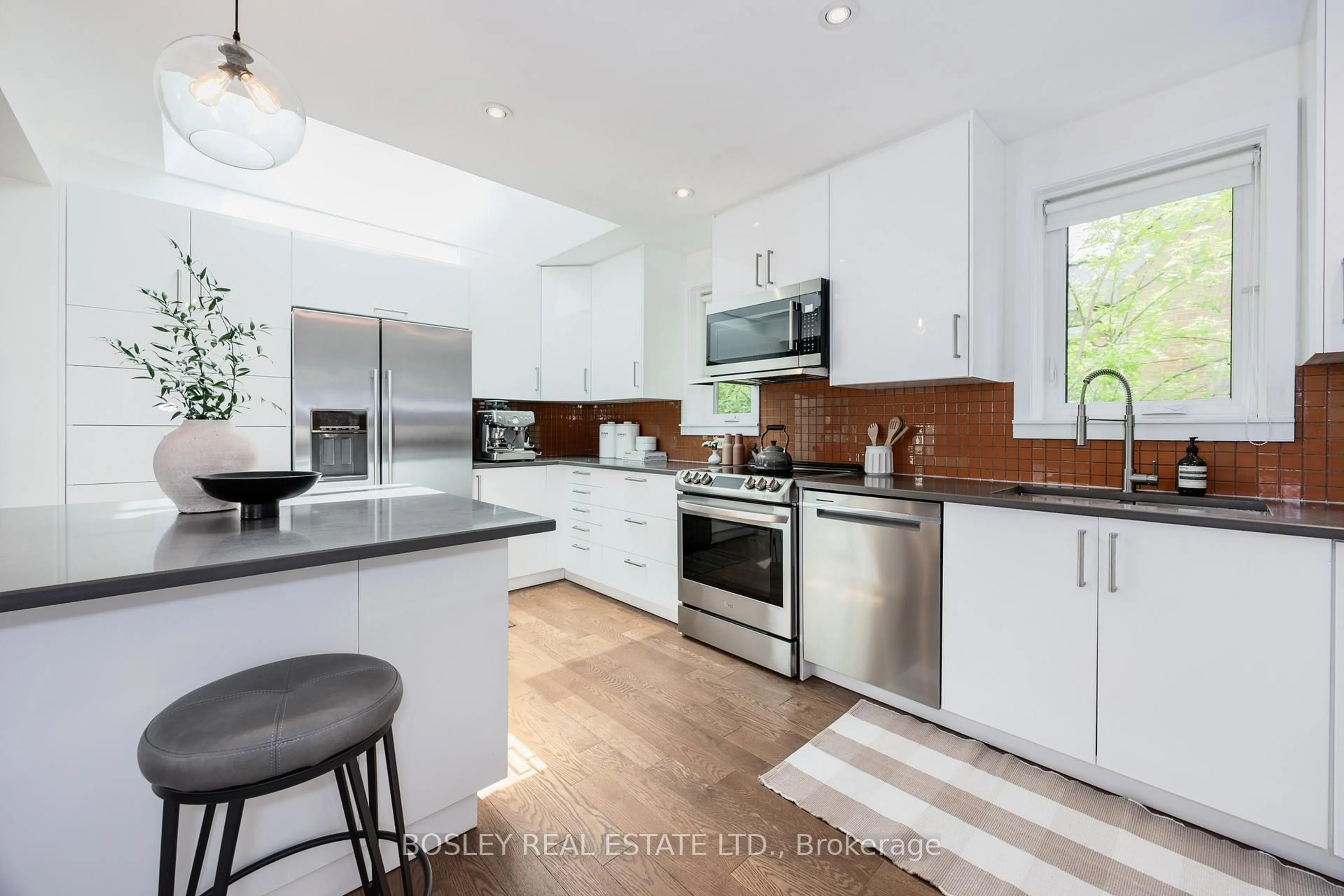 Open concept kitchen, ceramic/tile floor for 21 Fairfax Cres, Toronto Ontario M1L 1Z6