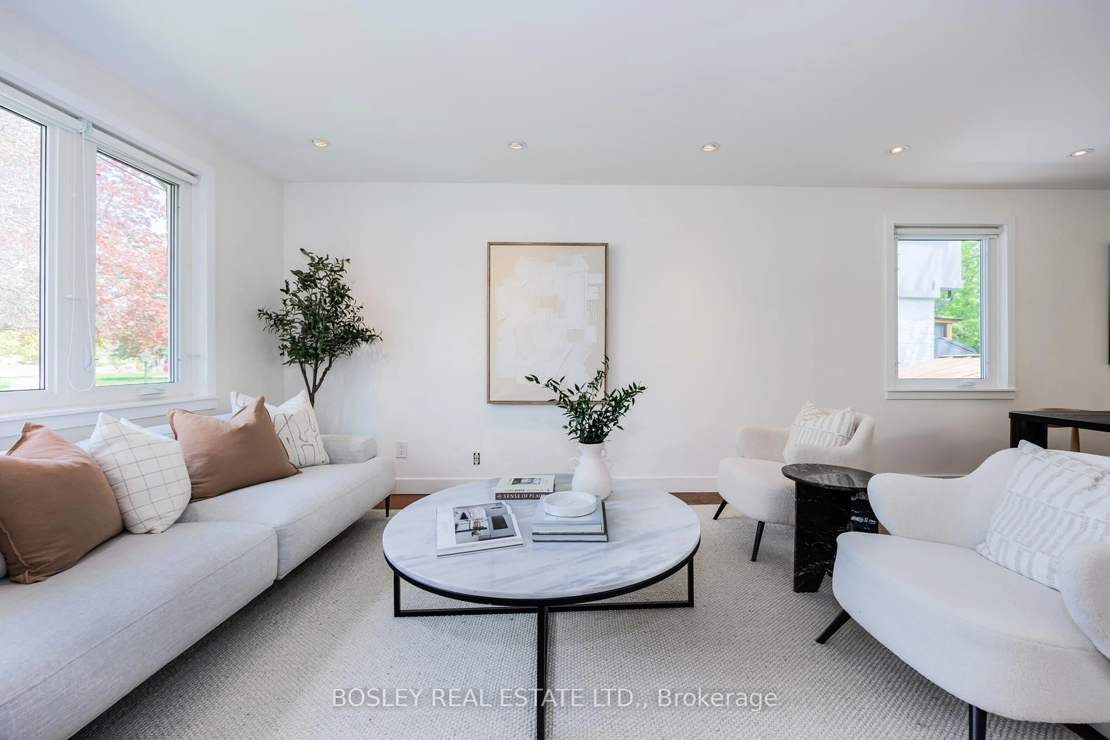 Living room with furniture, unknown for 21 Fairfax Cres, Toronto Ontario M1L 1Z6