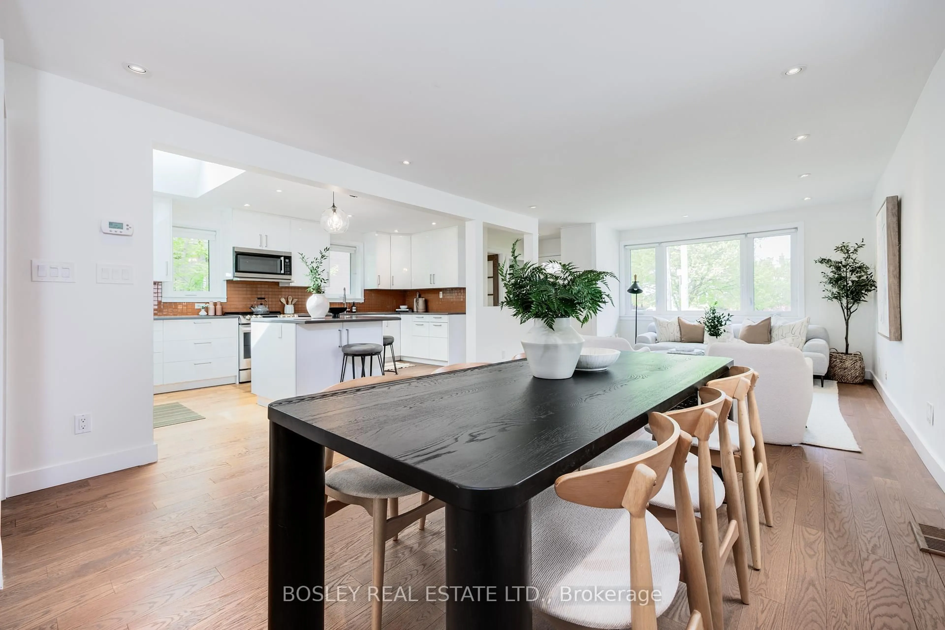Open concept kitchen, unknown for 21 Fairfax Cres, Toronto Ontario M1L 1Z6