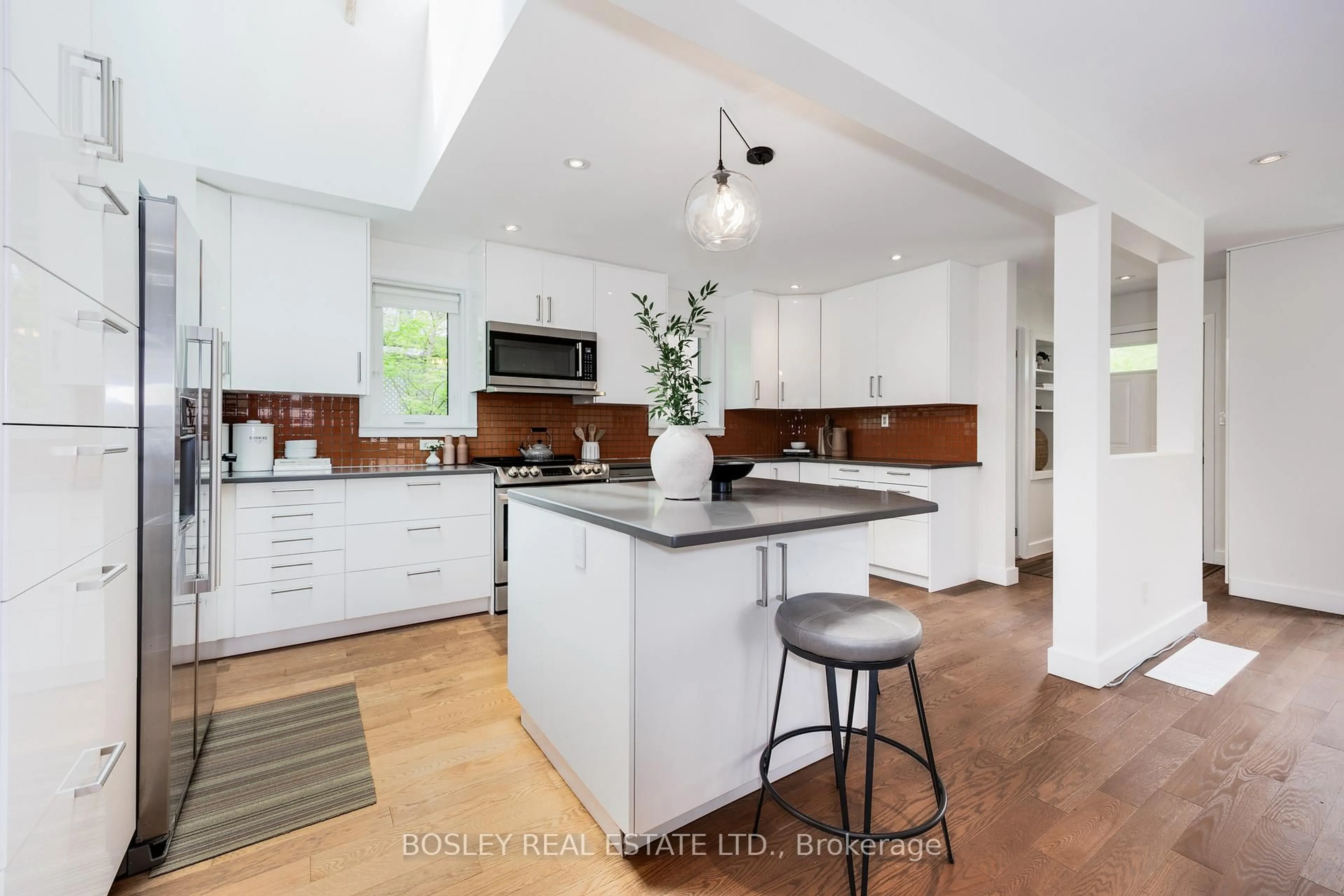 Open concept kitchen, ceramic/tile floor for 21 Fairfax Cres, Toronto Ontario M1L 1Z6