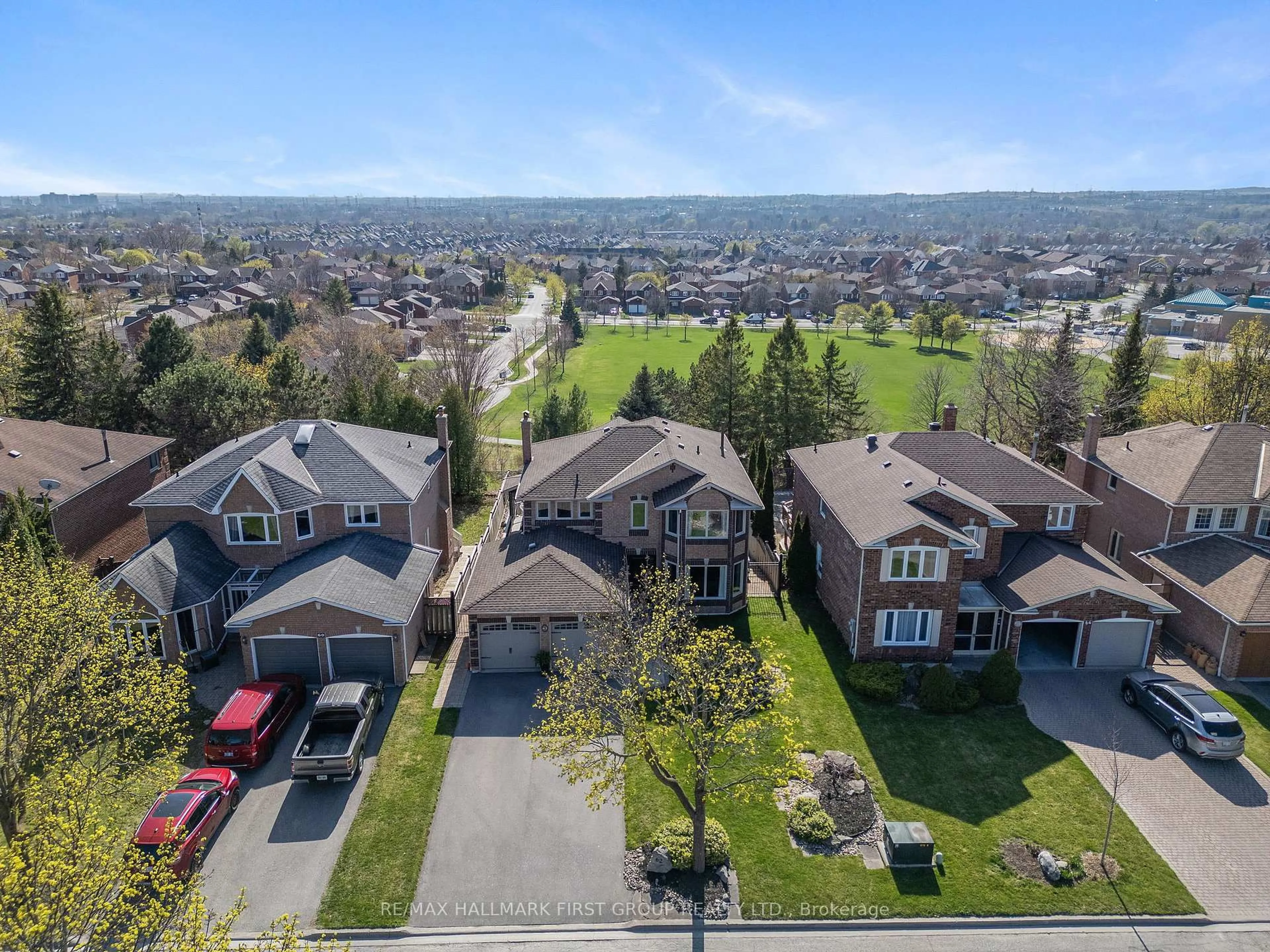 A pic from outside/outdoor area/front of a property/back of a property/a pic from drone, street for 62 Wilce Dr, Ajax Ontario L1T 3K2
