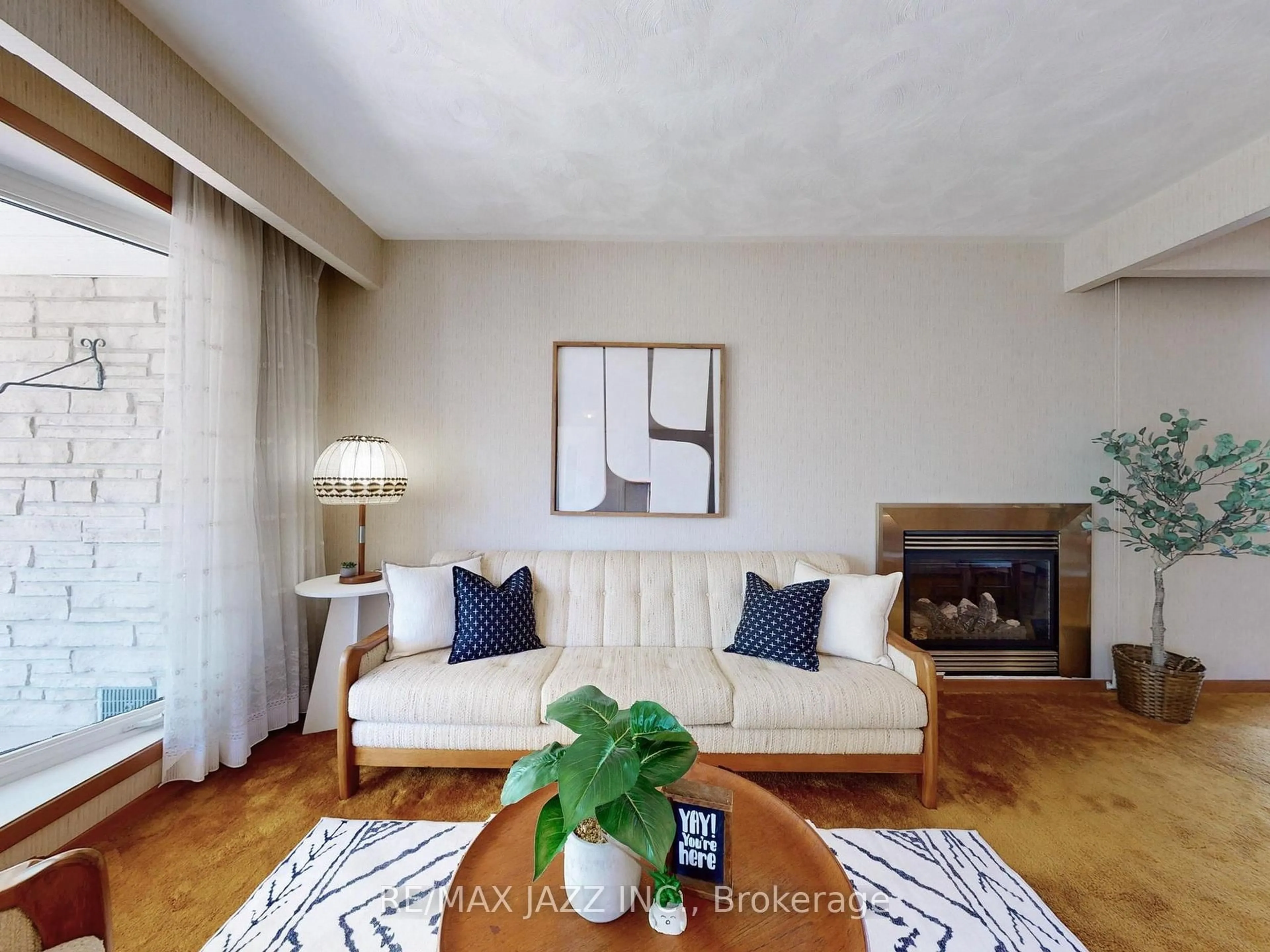 Living room with furniture, unknown for 341 Elizabeth St, Oshawa Ontario L1J 5S7