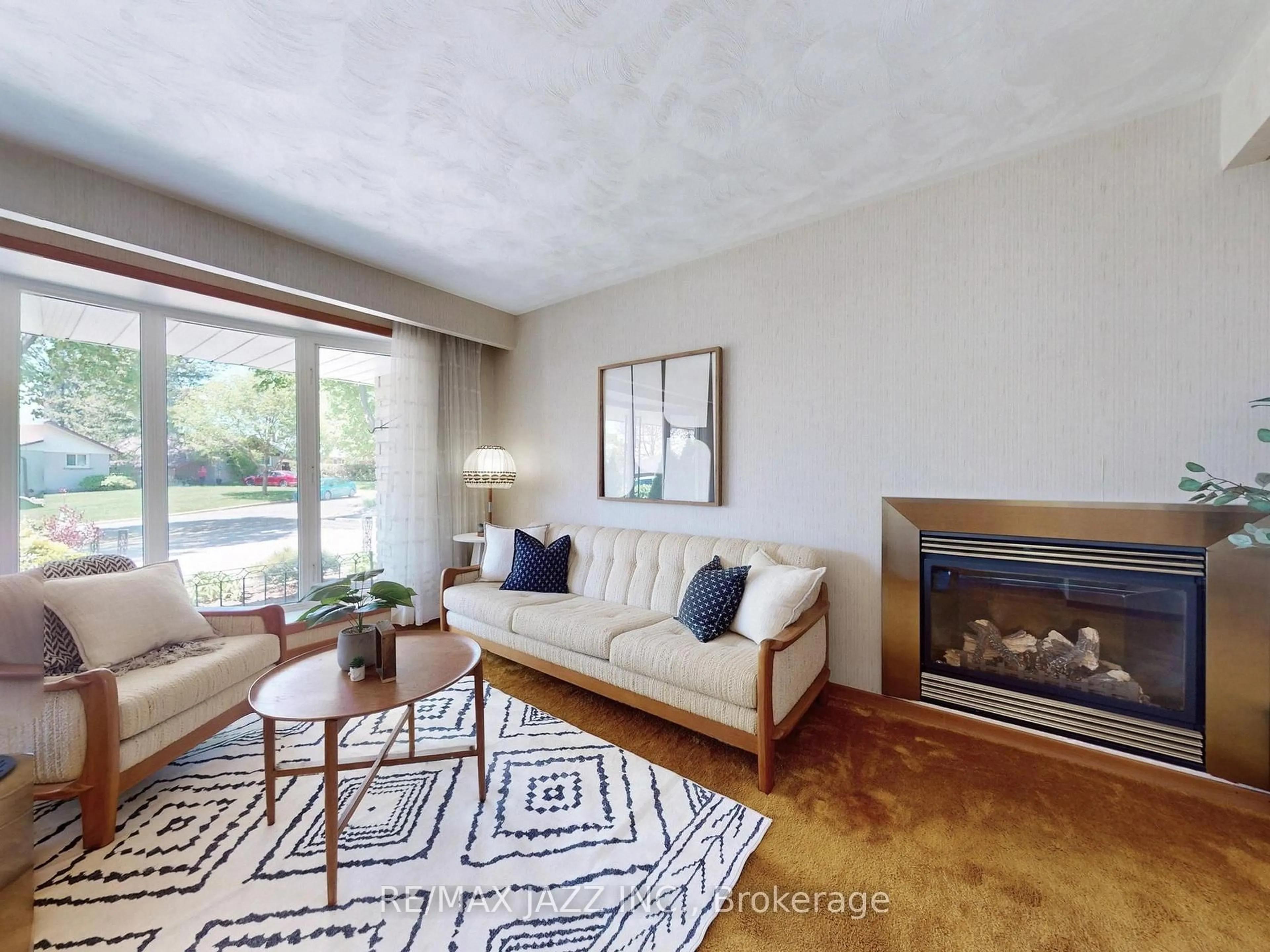 Living room with furniture, unknown for 341 Elizabeth St, Oshawa Ontario L1J 5S7
