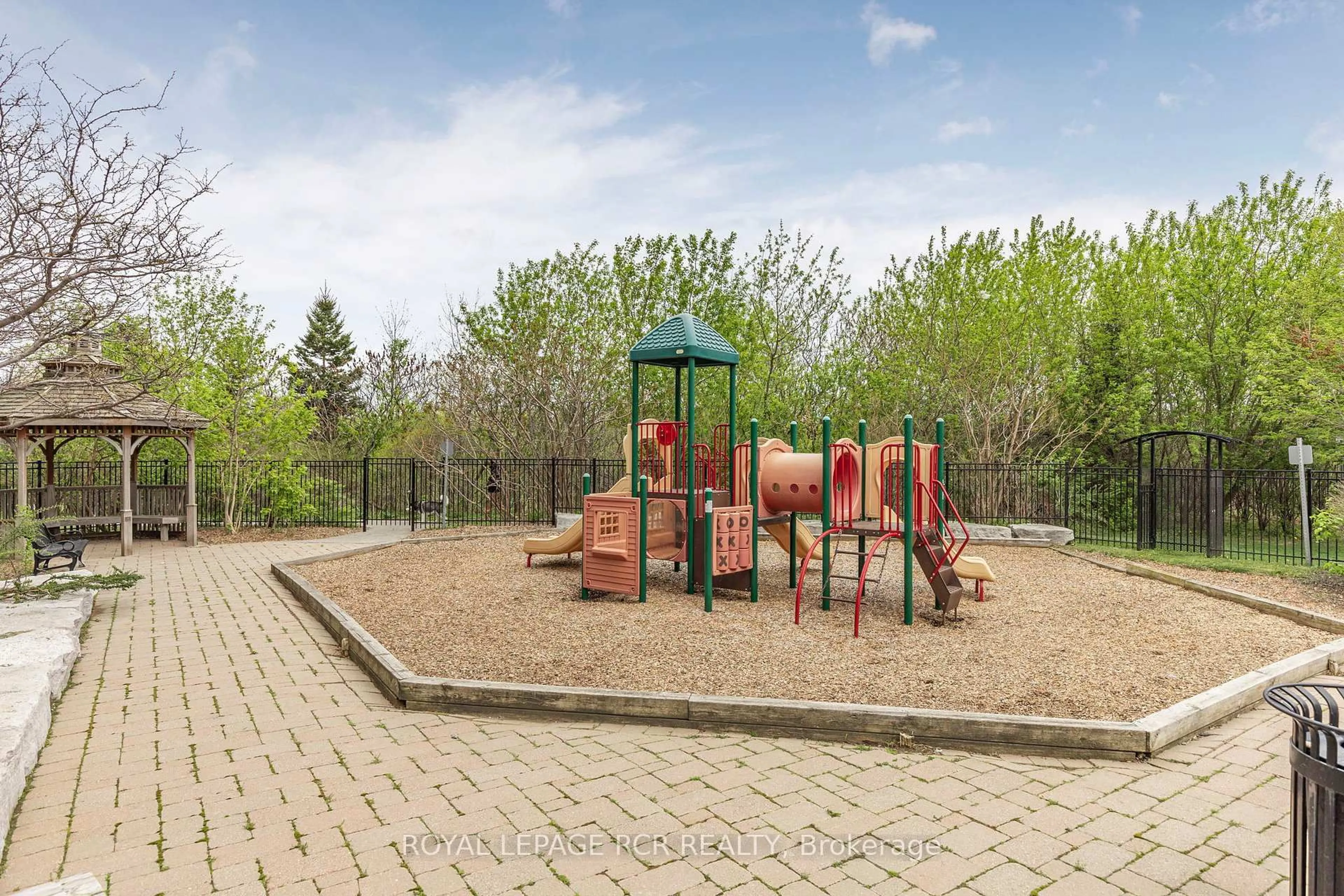 Patio, unknown for 1250 St. Martins Dr #95, Pickering Ontario L1W 0A2