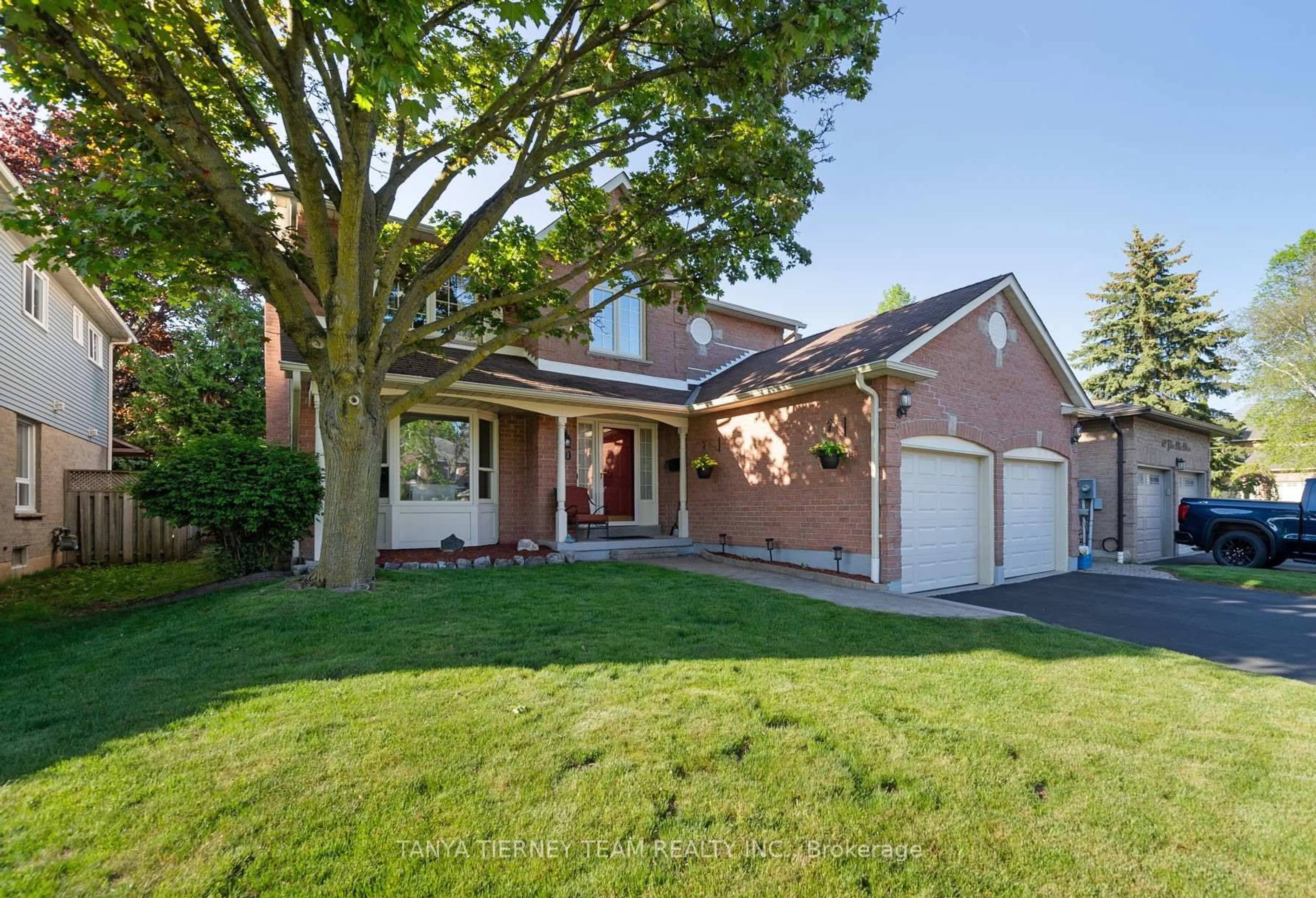 Home with brick exterior material, street for 60 Glen Dhu Dr, Whitby Ontario L1R 1K4