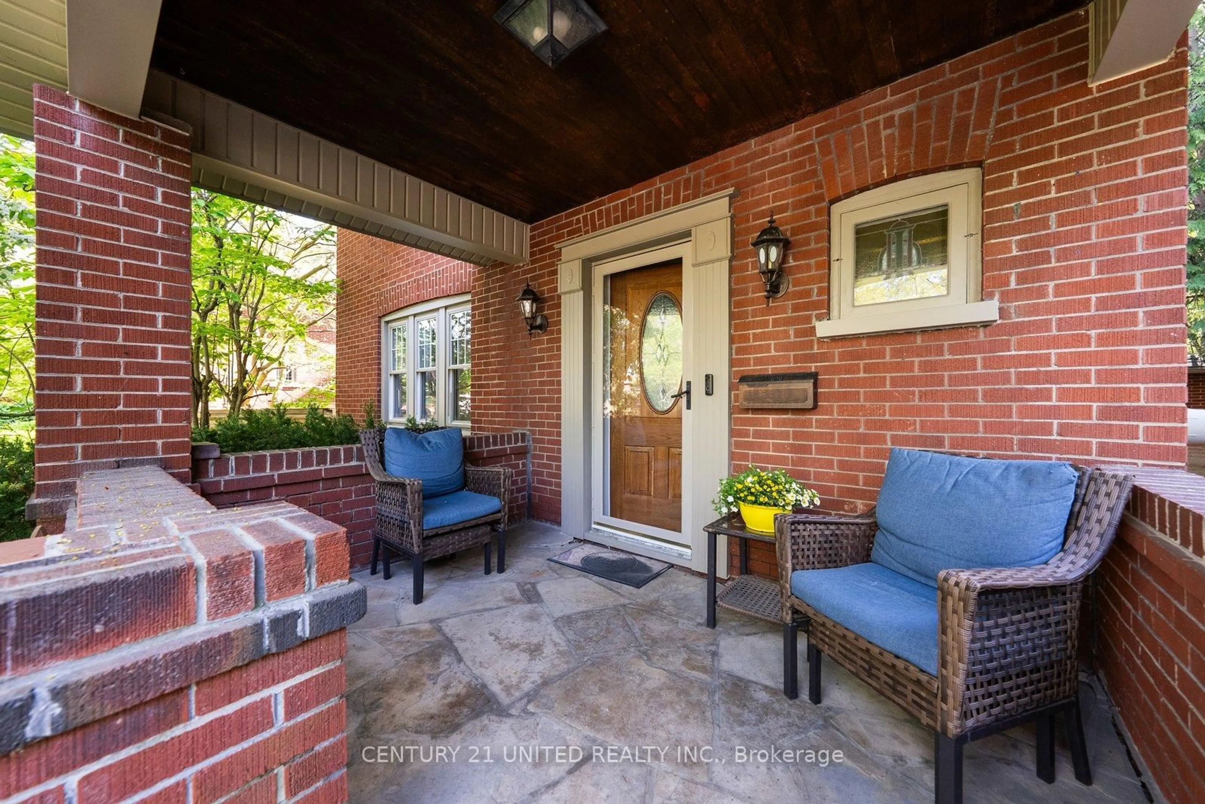 Patio, street for 58 Centre St, Clarington Ontario L1C 2Y3