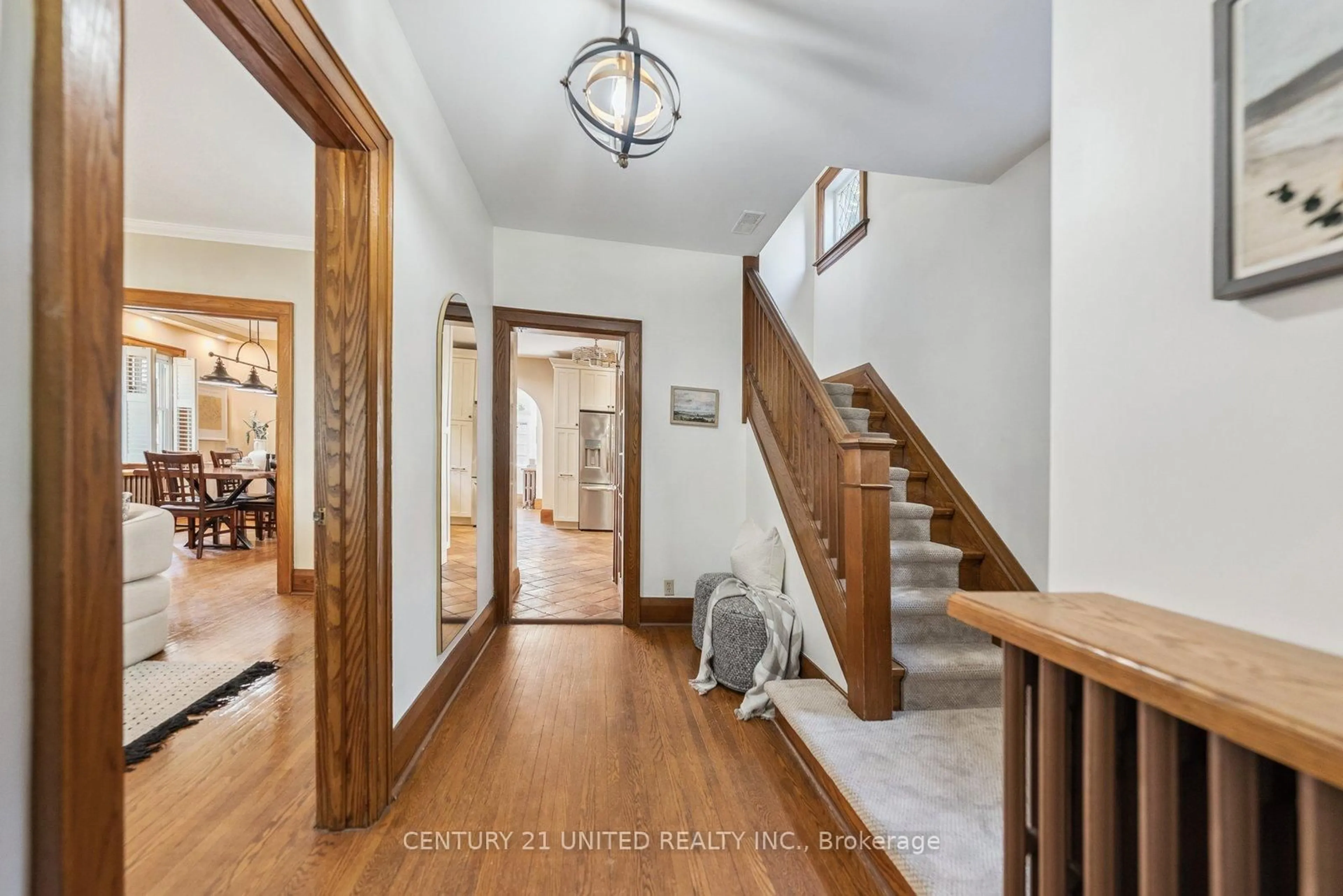 Indoor entryway for 58 Centre St, Clarington Ontario L1C 2Y3
