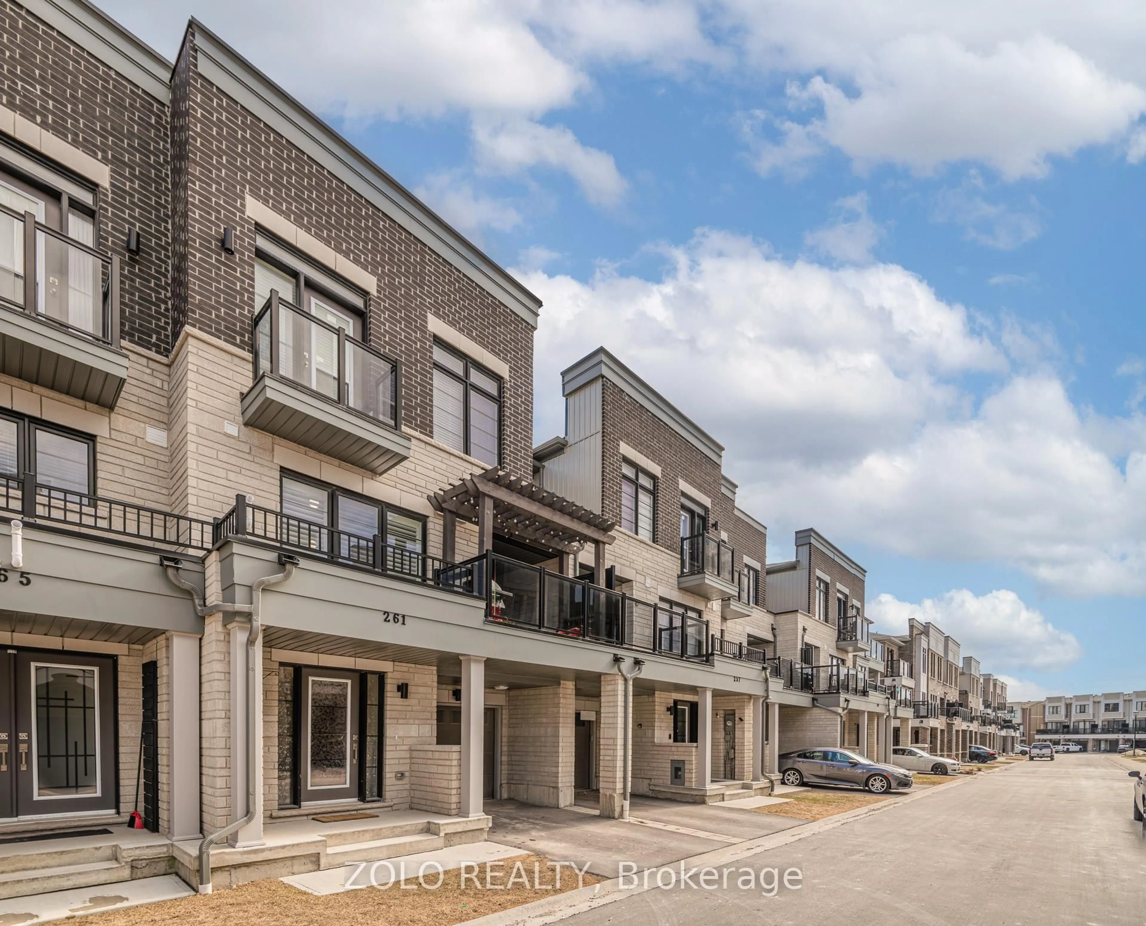 Unknown for 261 LORD ELGIN Lane, Clarington Ontario L1C 7E5