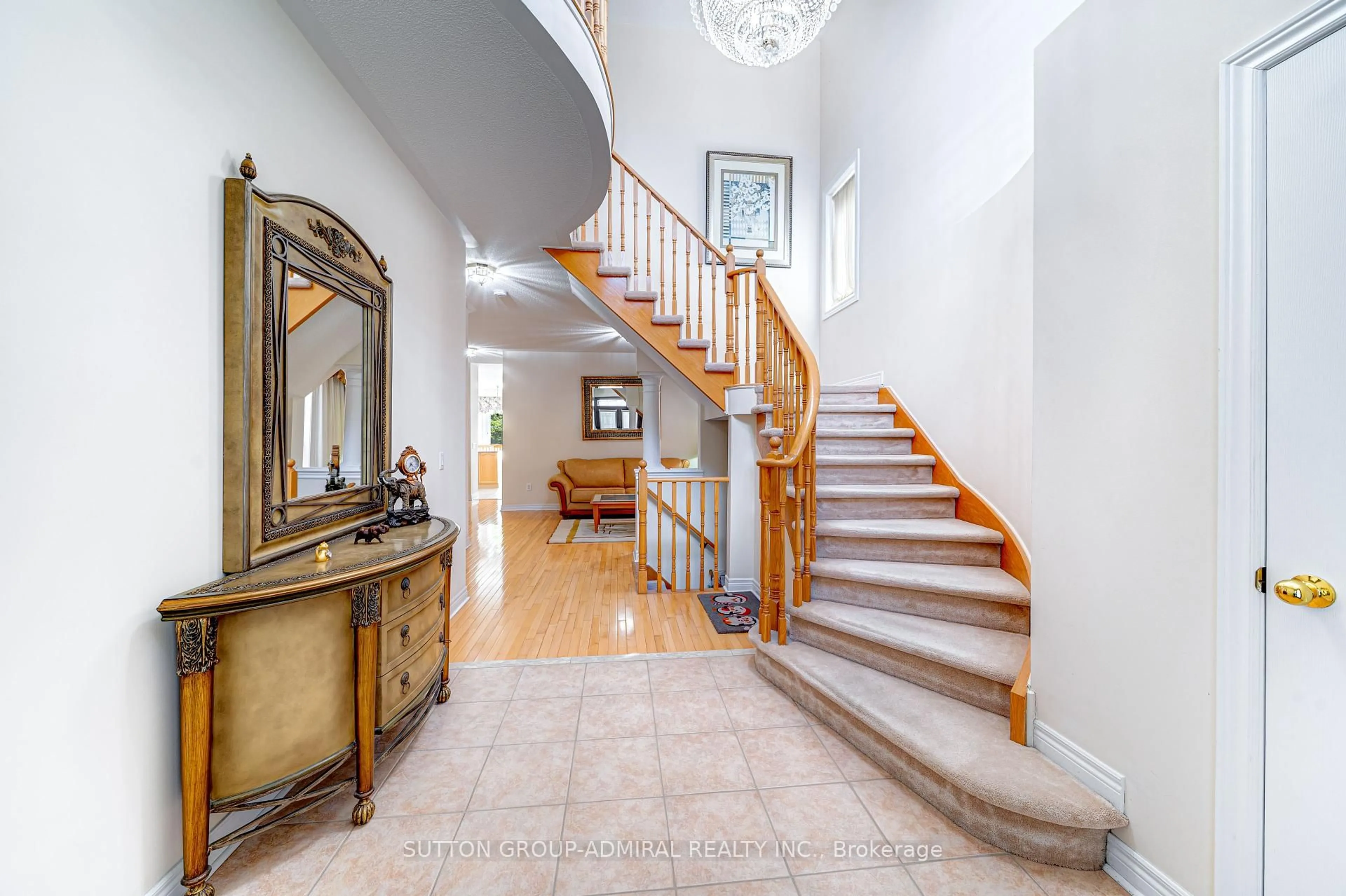 Indoor foyer for 31 Acara Crt, Toronto Ontario M1T 3W9