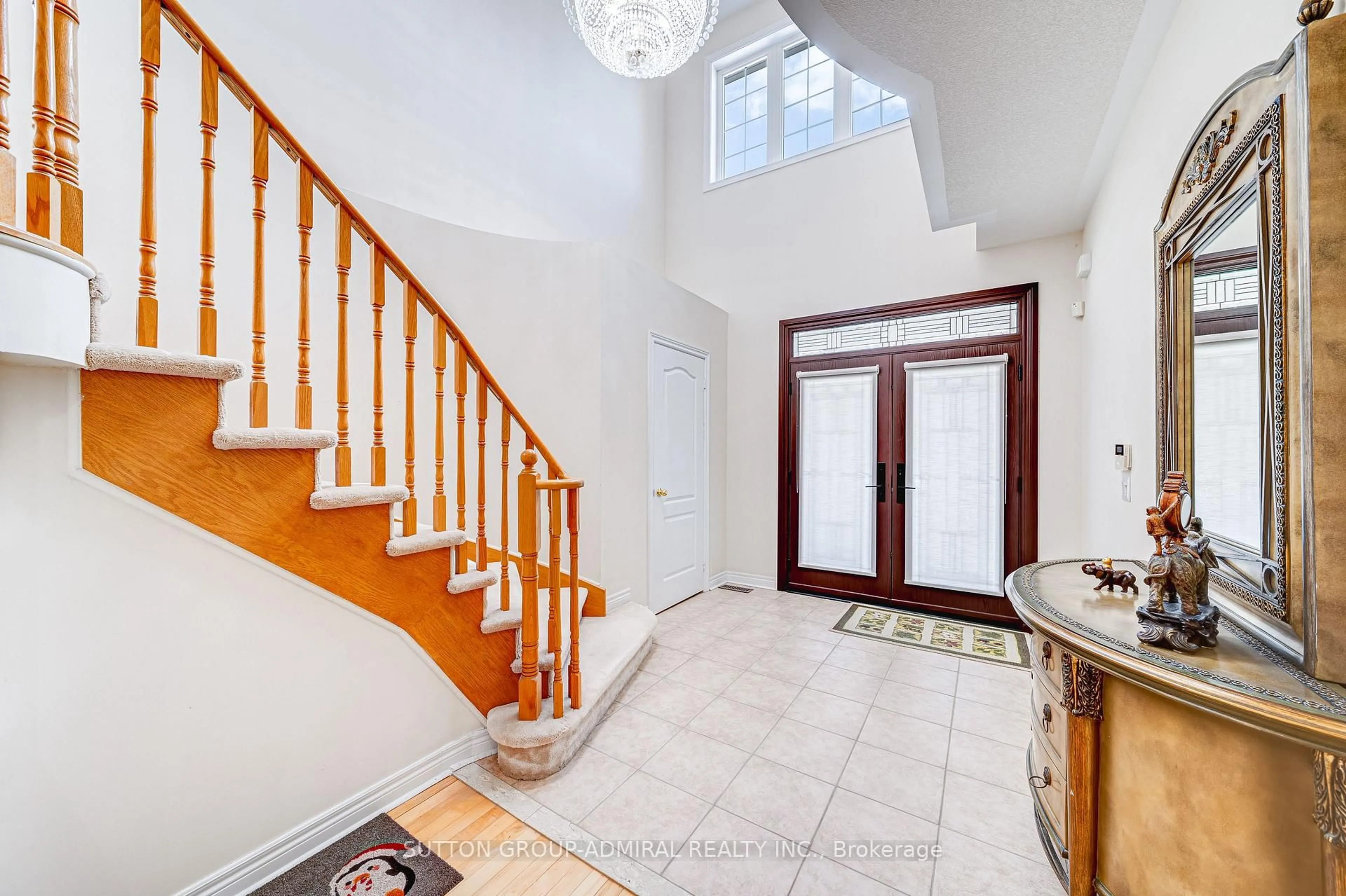 Indoor foyer for 31 Acara Crt, Toronto Ontario M1T 3W9