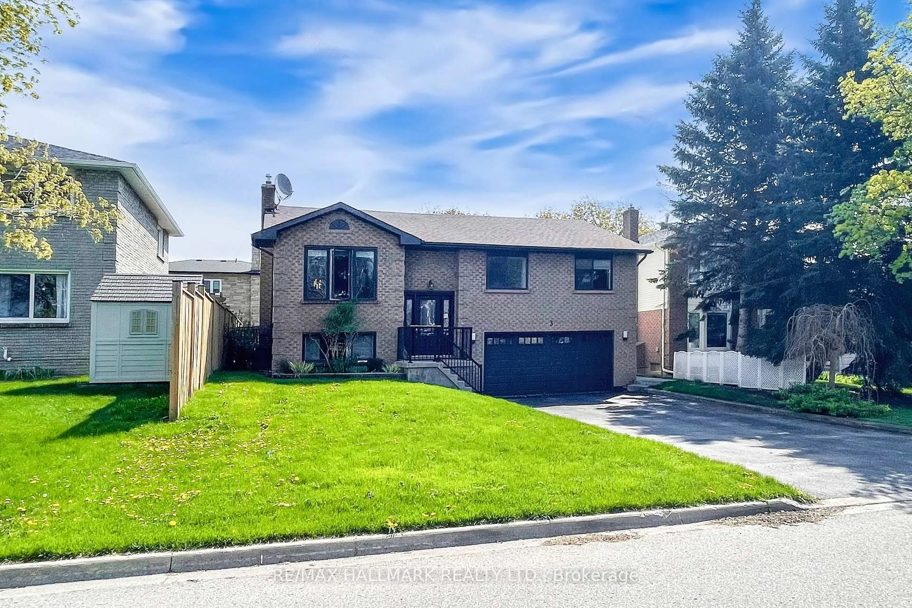 Home with vinyl exterior material, street for 3 Cherry Blossom Cres, Clarington Ontario L1E 1H1