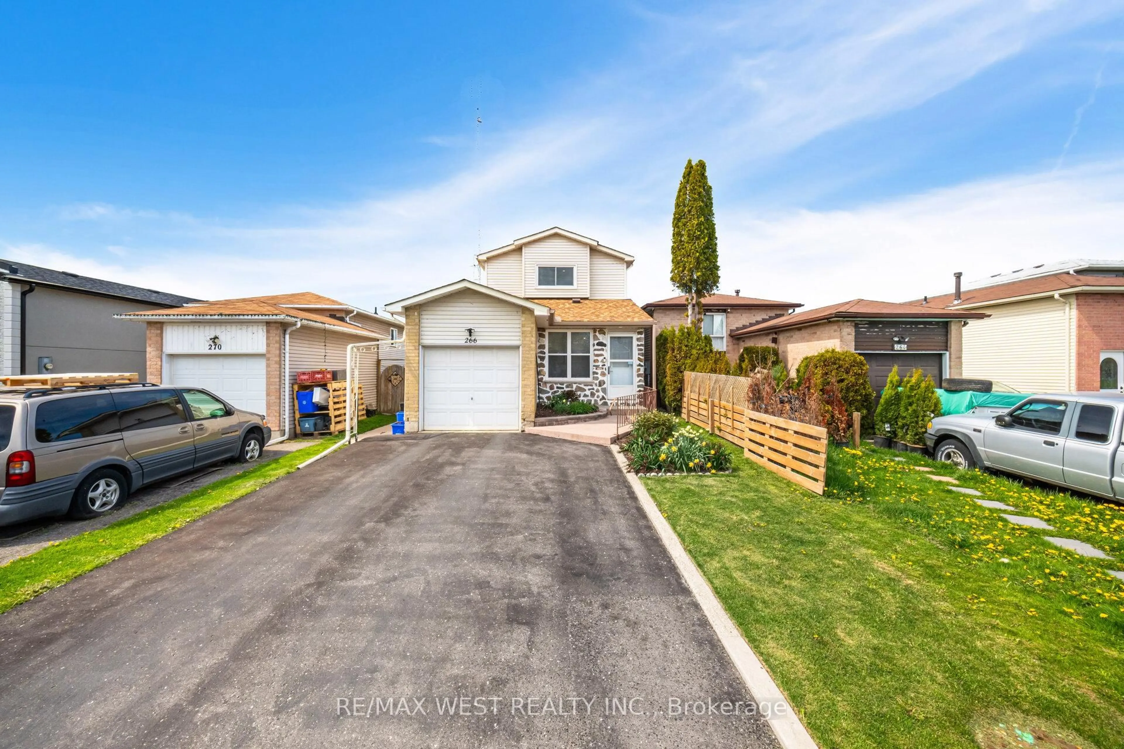 A pic from outside/outdoor area/front of a property/back of a property/a pic from drone, street for 266 Lakeview Park Ave, Oshawa Ontario L1J 7M5