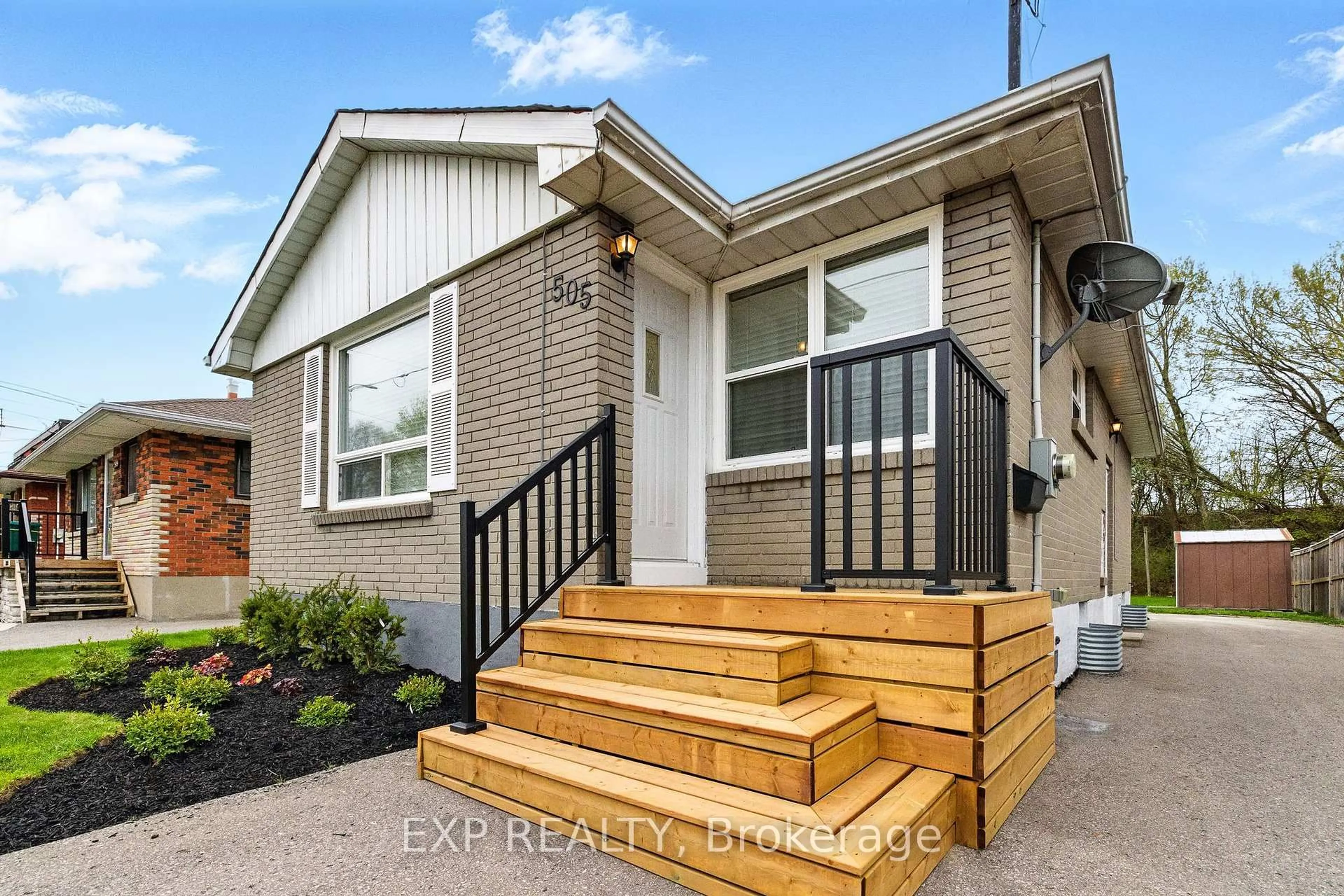 Home with brick exterior material, street for 505 Crerar Ave, Oshawa Ontario L1H 2W6