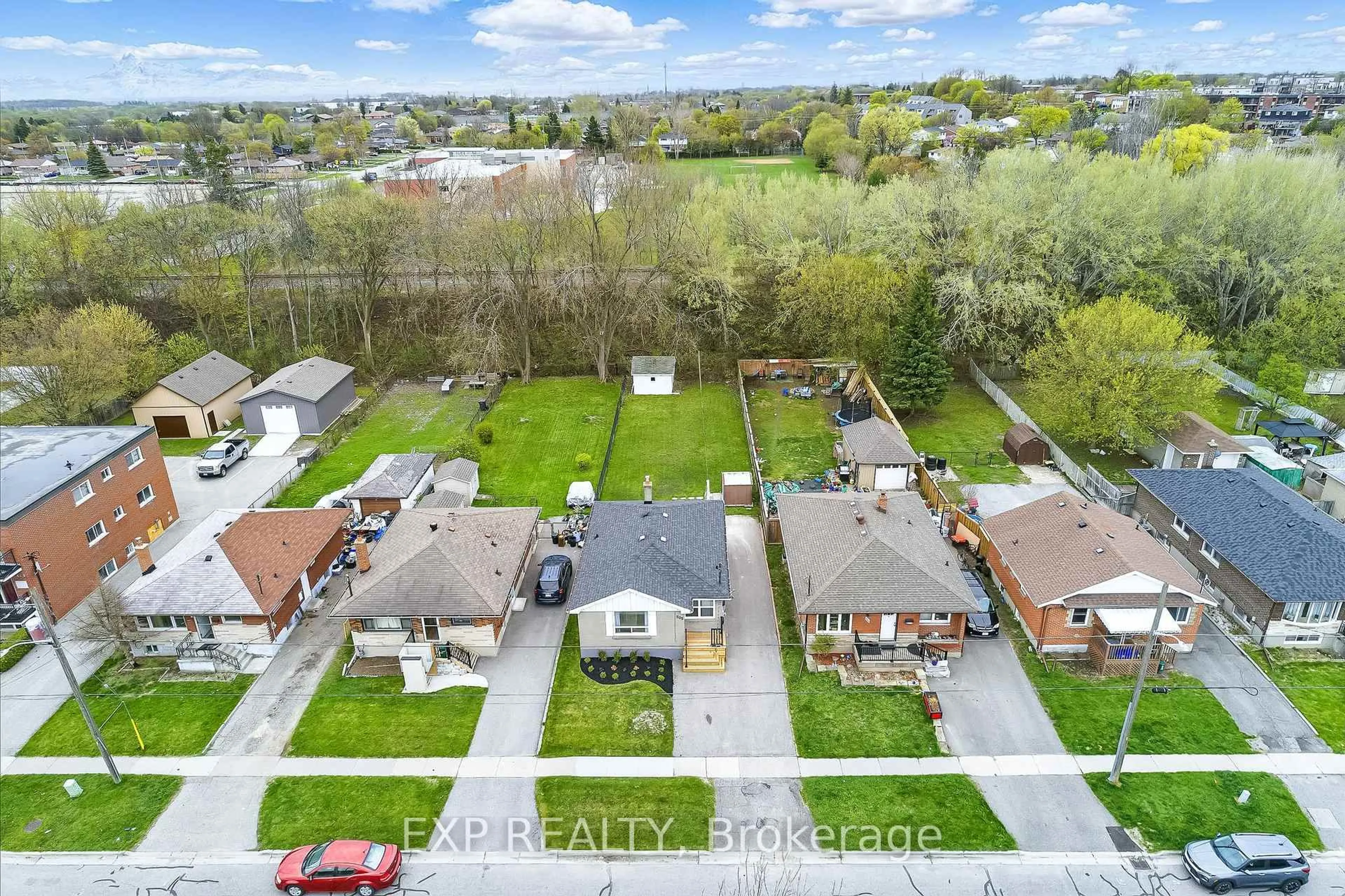 A pic from outside/outdoor area/front of a property/back of a property/a pic from drone, unknown for 505 Crerar Ave, Oshawa Ontario L1H 2W6