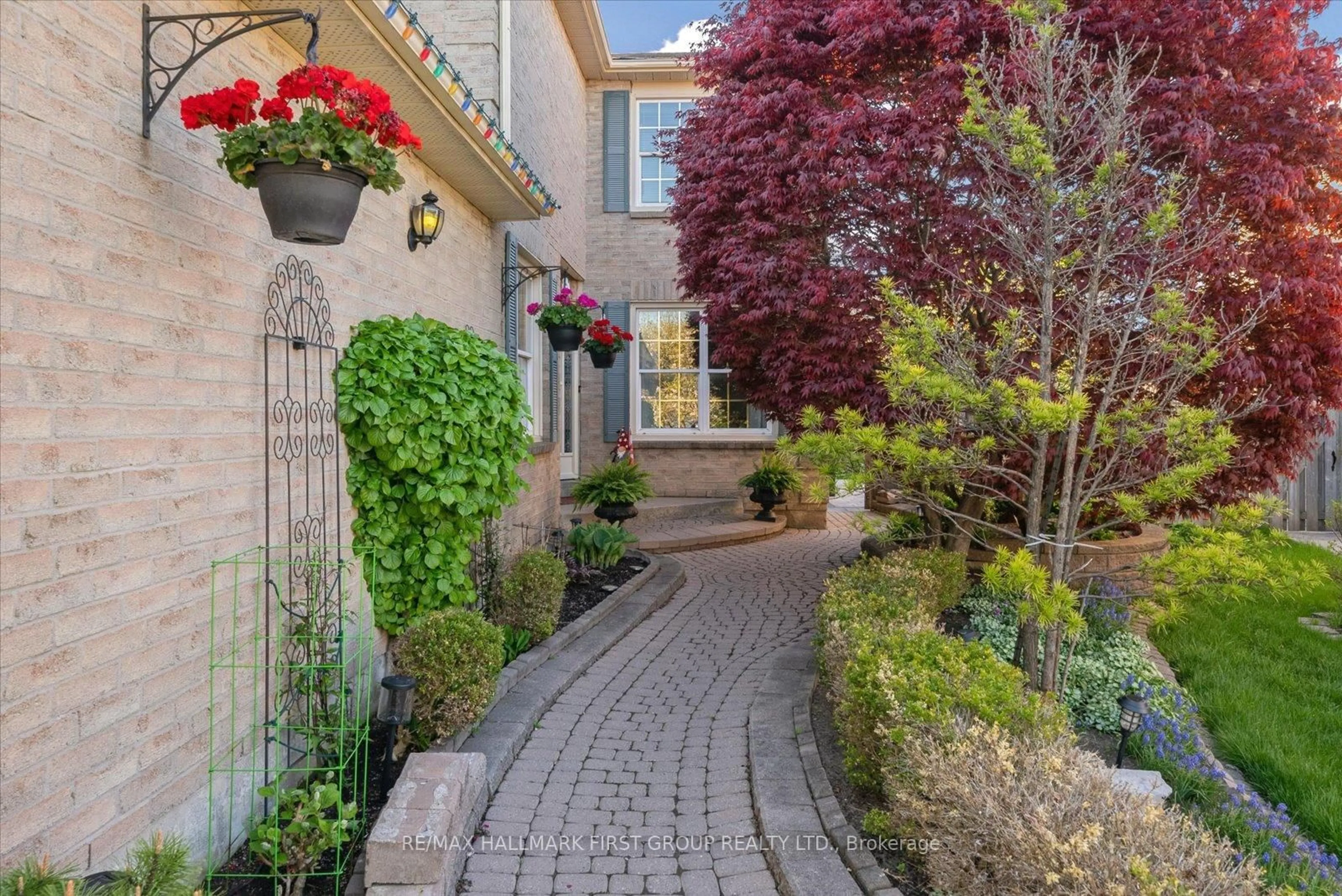 Patio, street for 10 Barnes Dr, Ajax Ontario L1S 5C5