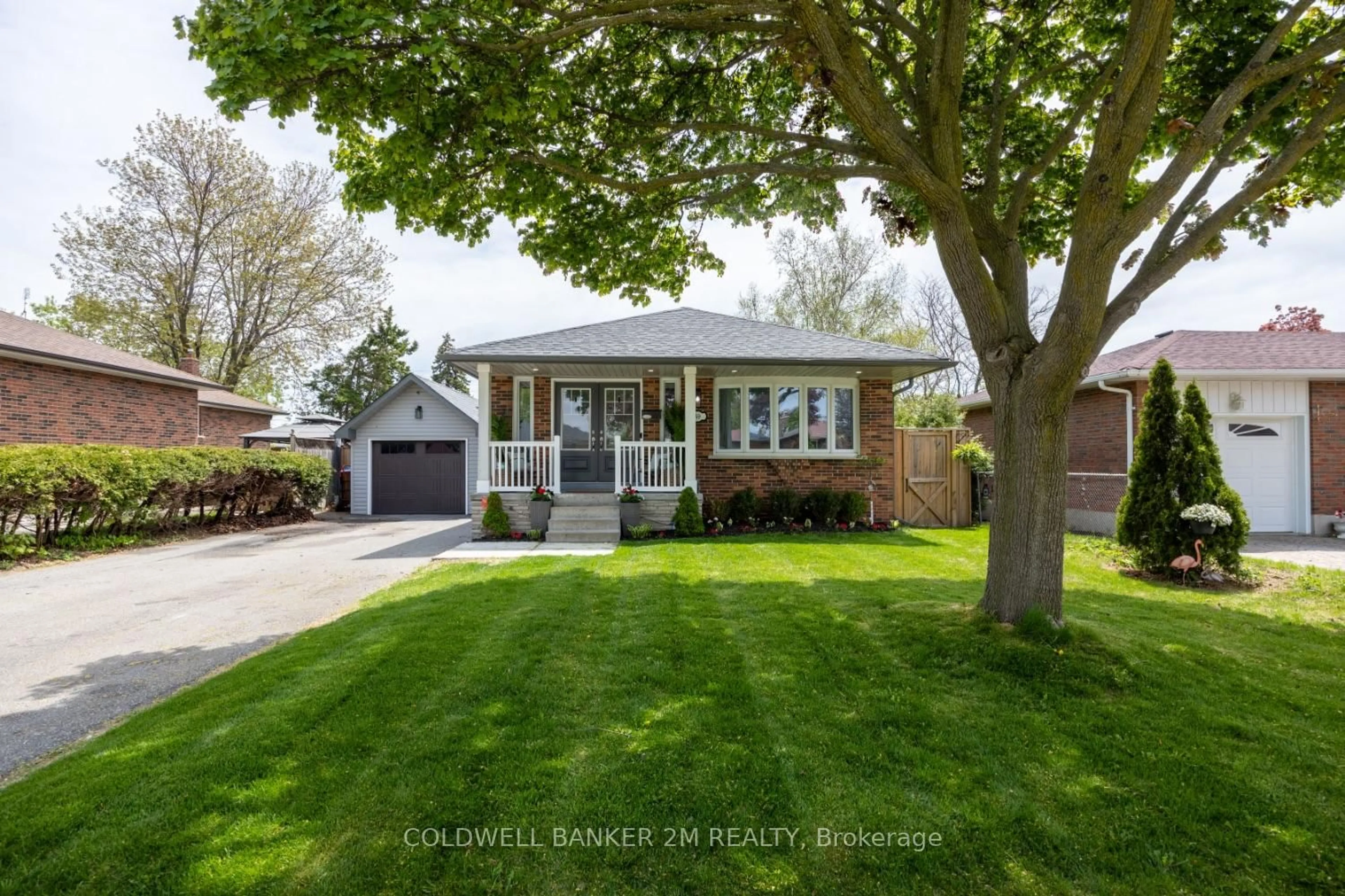 Home with brick exterior material, street for 39 Seneca Ave, Oshawa Ontario L1G 3V3