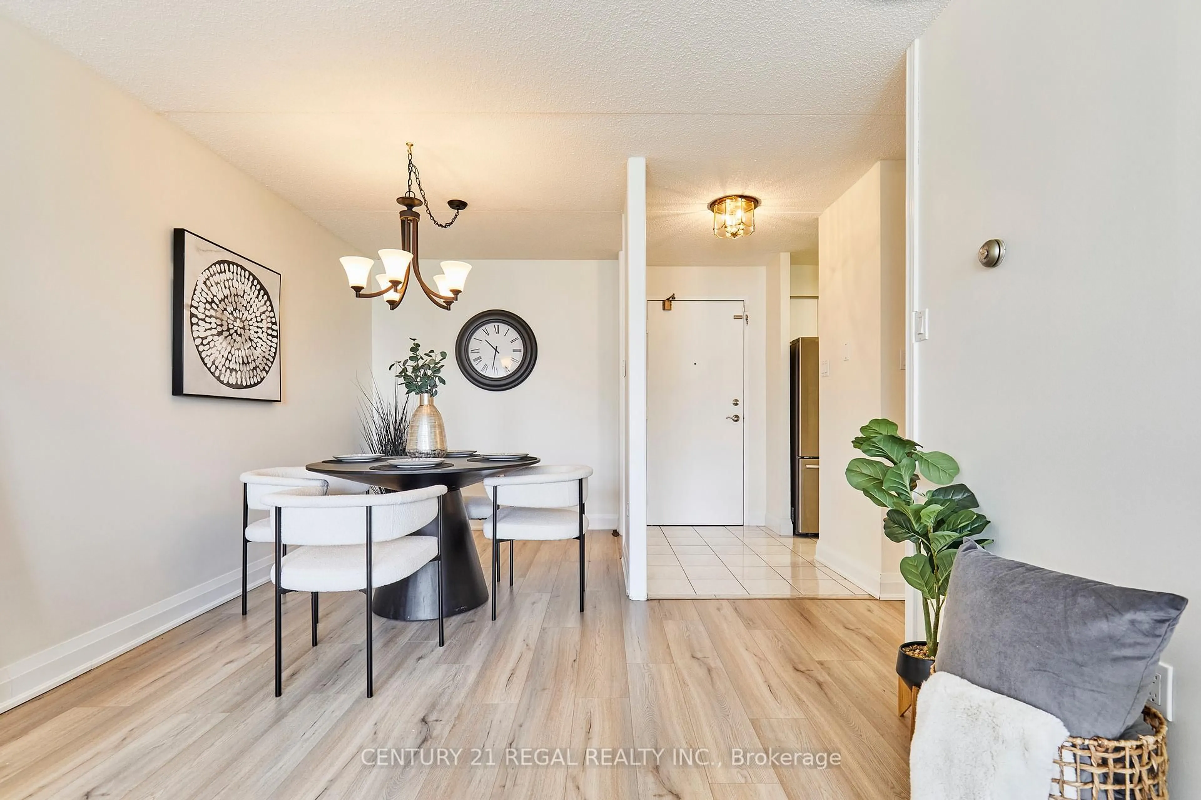 Indoor entryway for 1535 Diefenbaker Crt #408, Pickering Ontario L1V 3W2