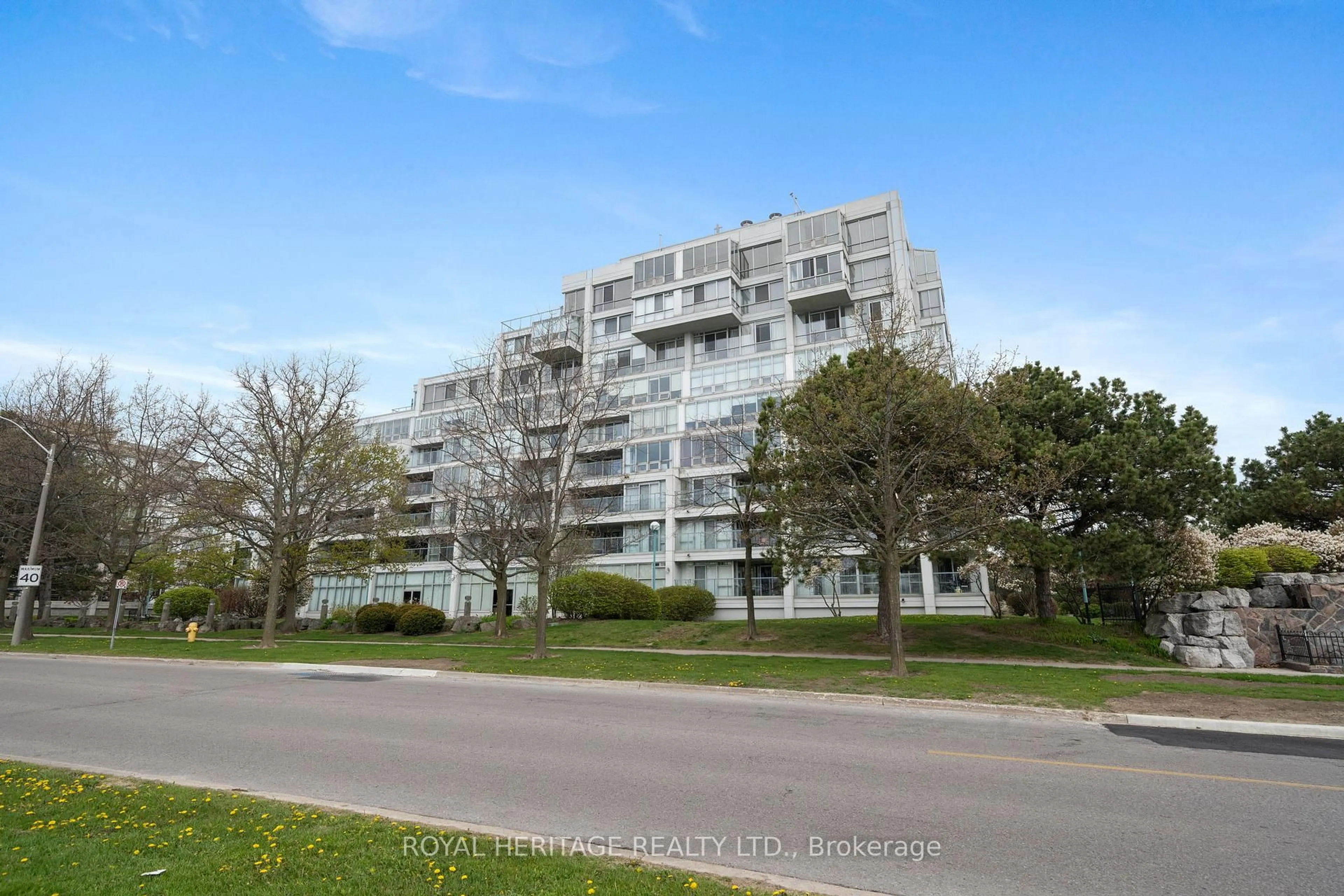 A pic from outside/outdoor area/front of a property/back of a property/a pic from drone, building for 45 Cumberland Lane #306, Ajax Ontario L1S 7K3