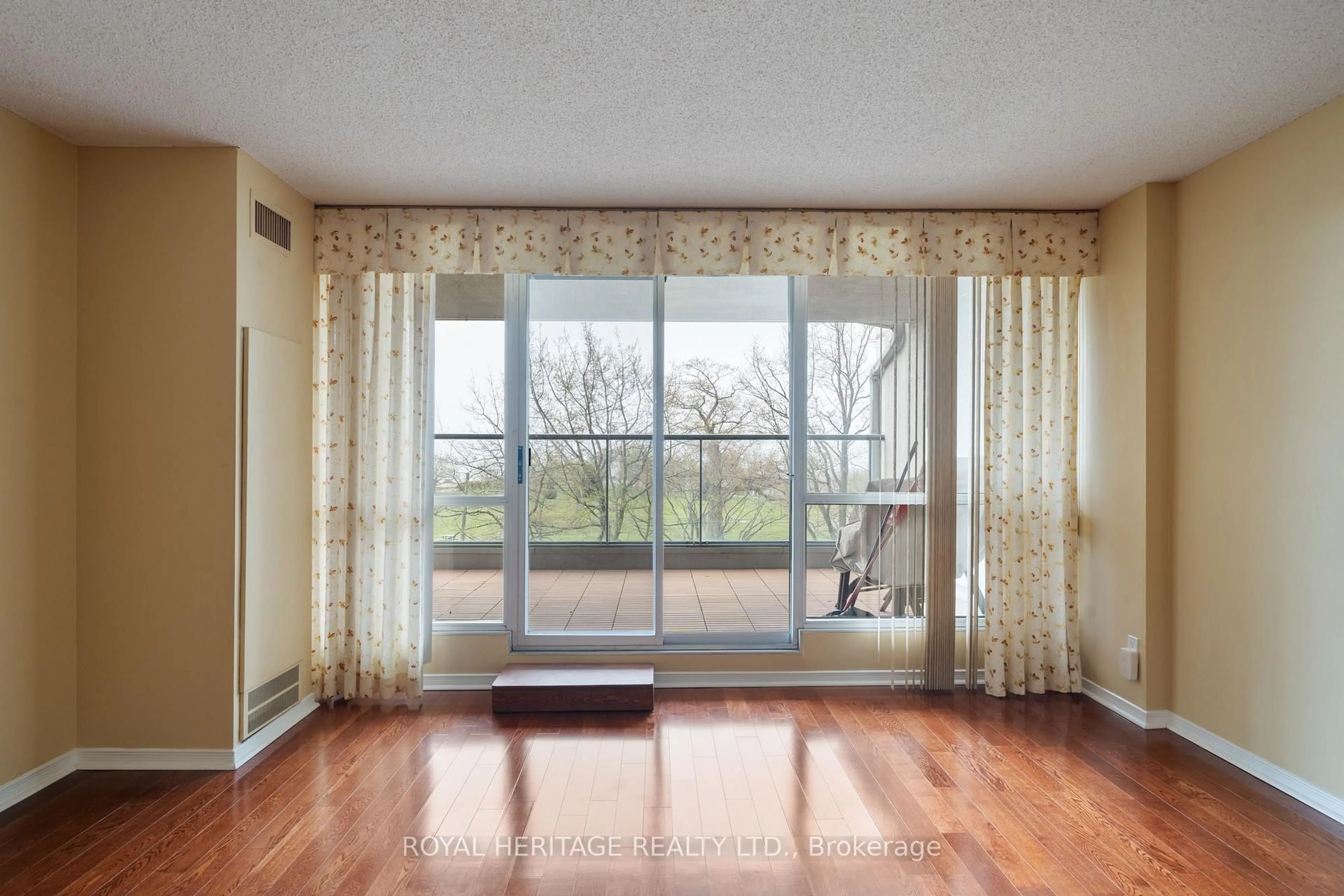 Unknown for 45 Cumberland Lane #306, Ajax Ontario L1S 7K3
