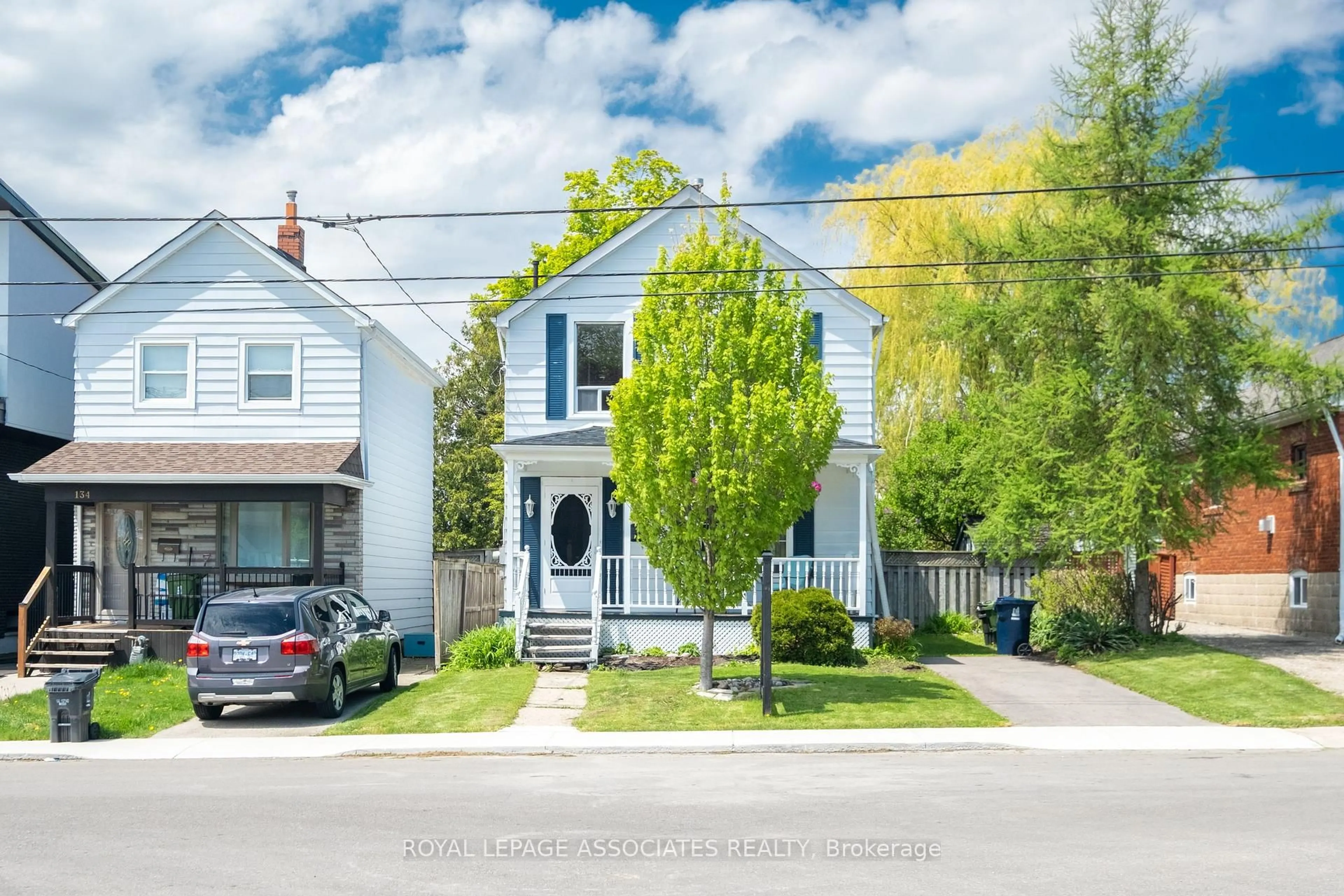 A pic from outside/outdoor area/front of a property/back of a property/a pic from drone, street for 136 Aylesworth Ave, Toronto Ontario M1N 2J6