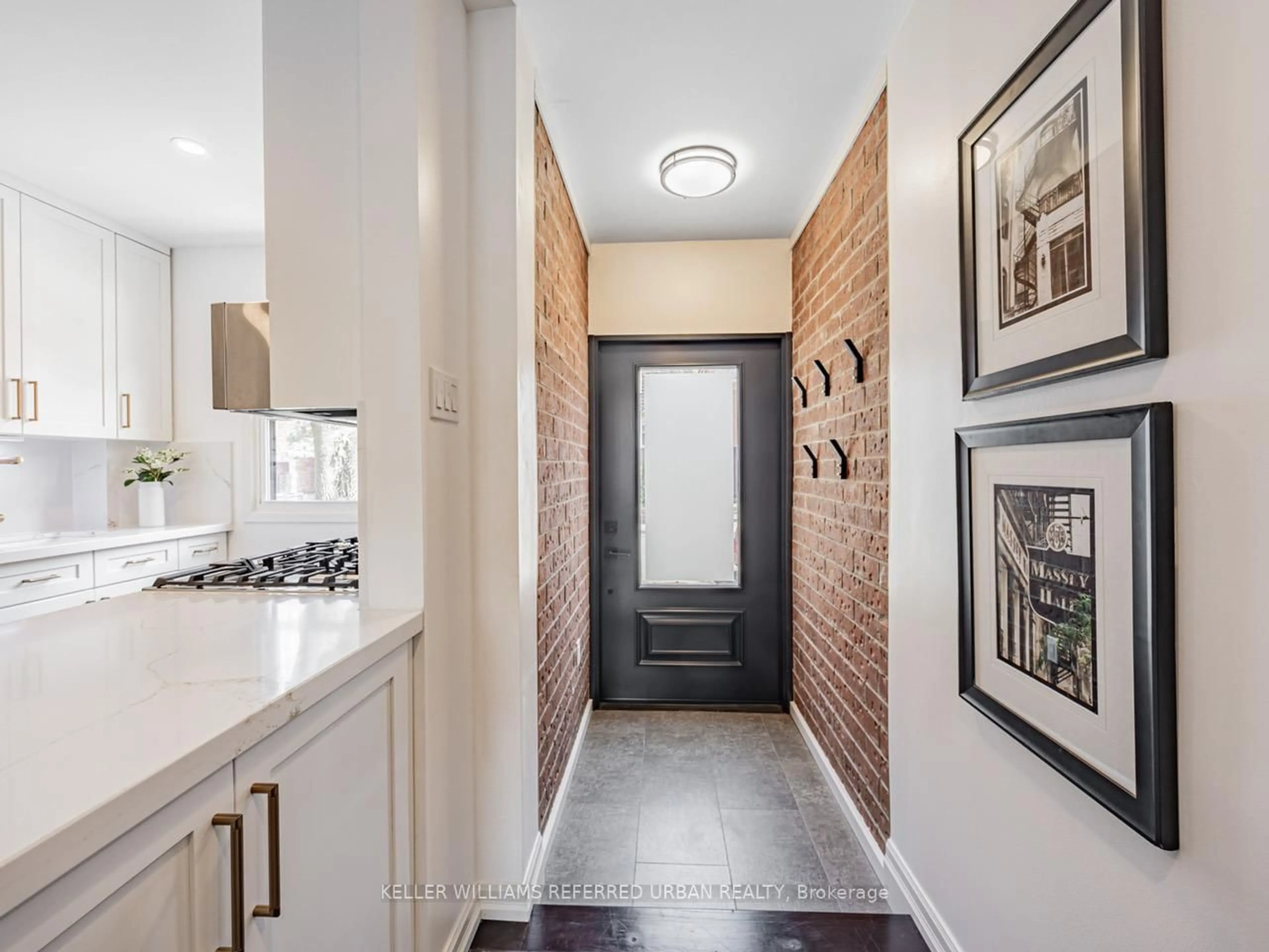Indoor entryway for 22 Valifor Pl, Toronto Ontario M4J 4Z7