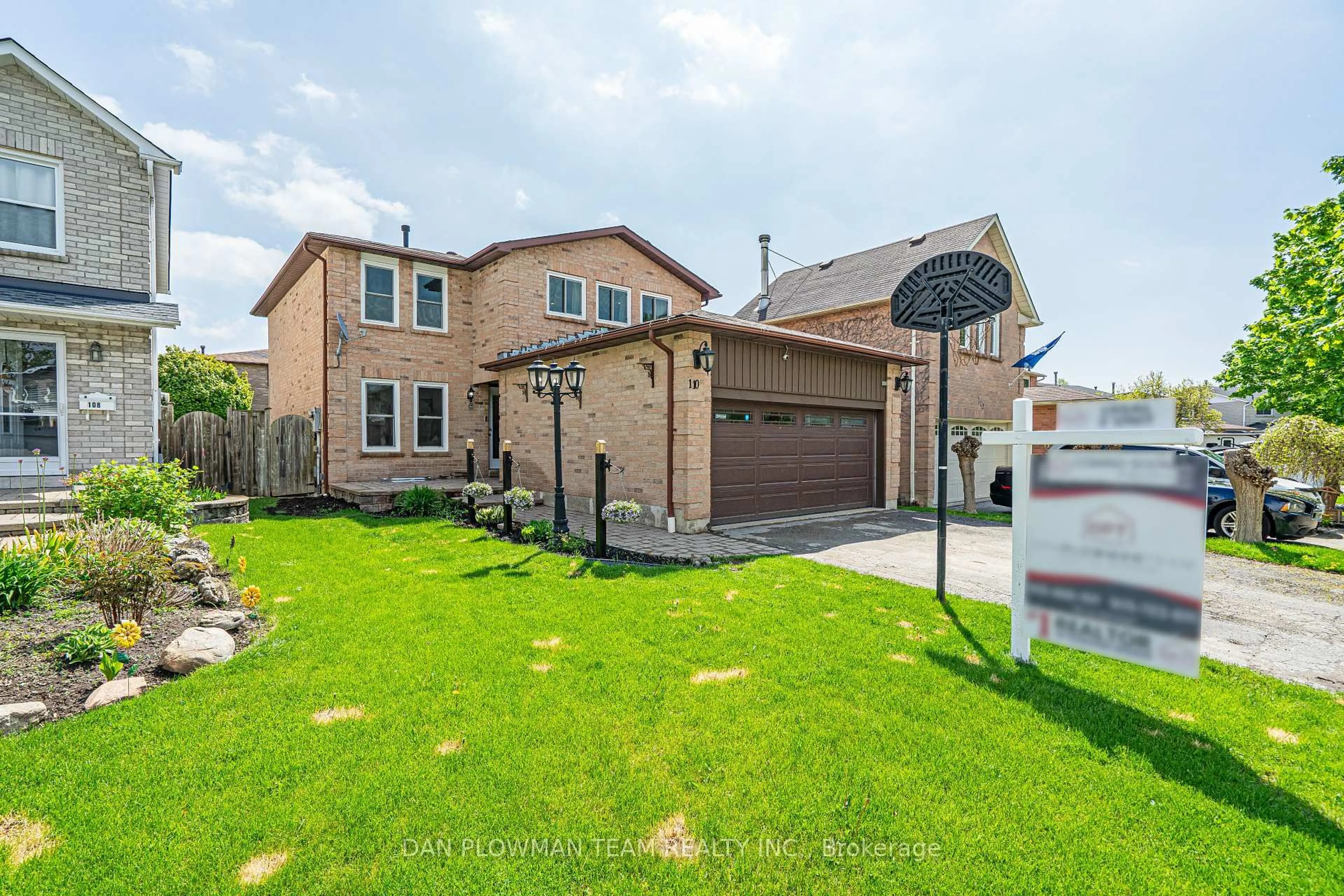 A pic from outside/outdoor area/front of a property/back of a property/a pic from drone, street for 110 Rotherglen Rd, Ajax Ontario L1T 1T3