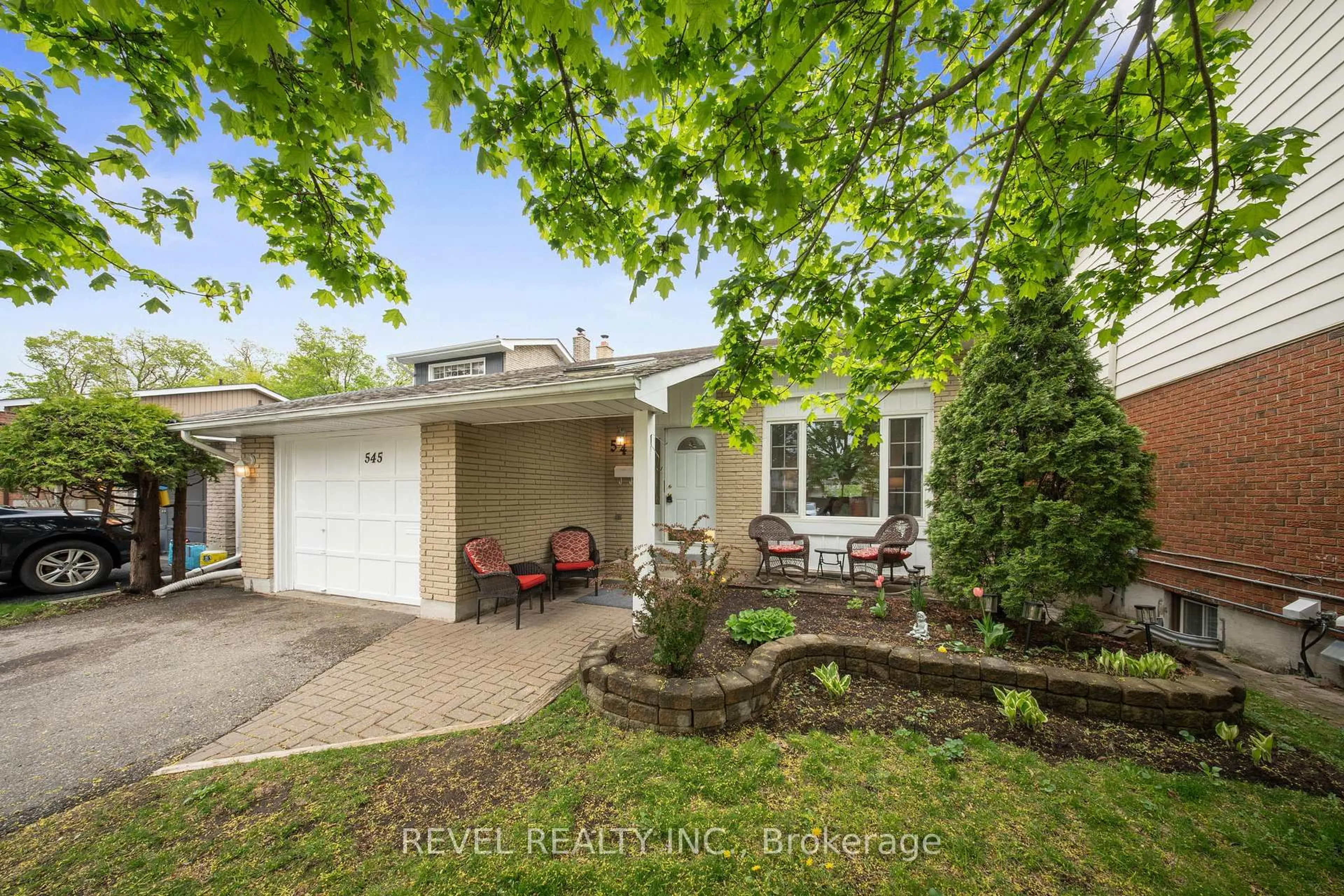 A pic from outside/outdoor area/front of a property/back of a property/a pic from drone, street for 545 Charrington Ave, Oshawa Ontario L1G 7L7