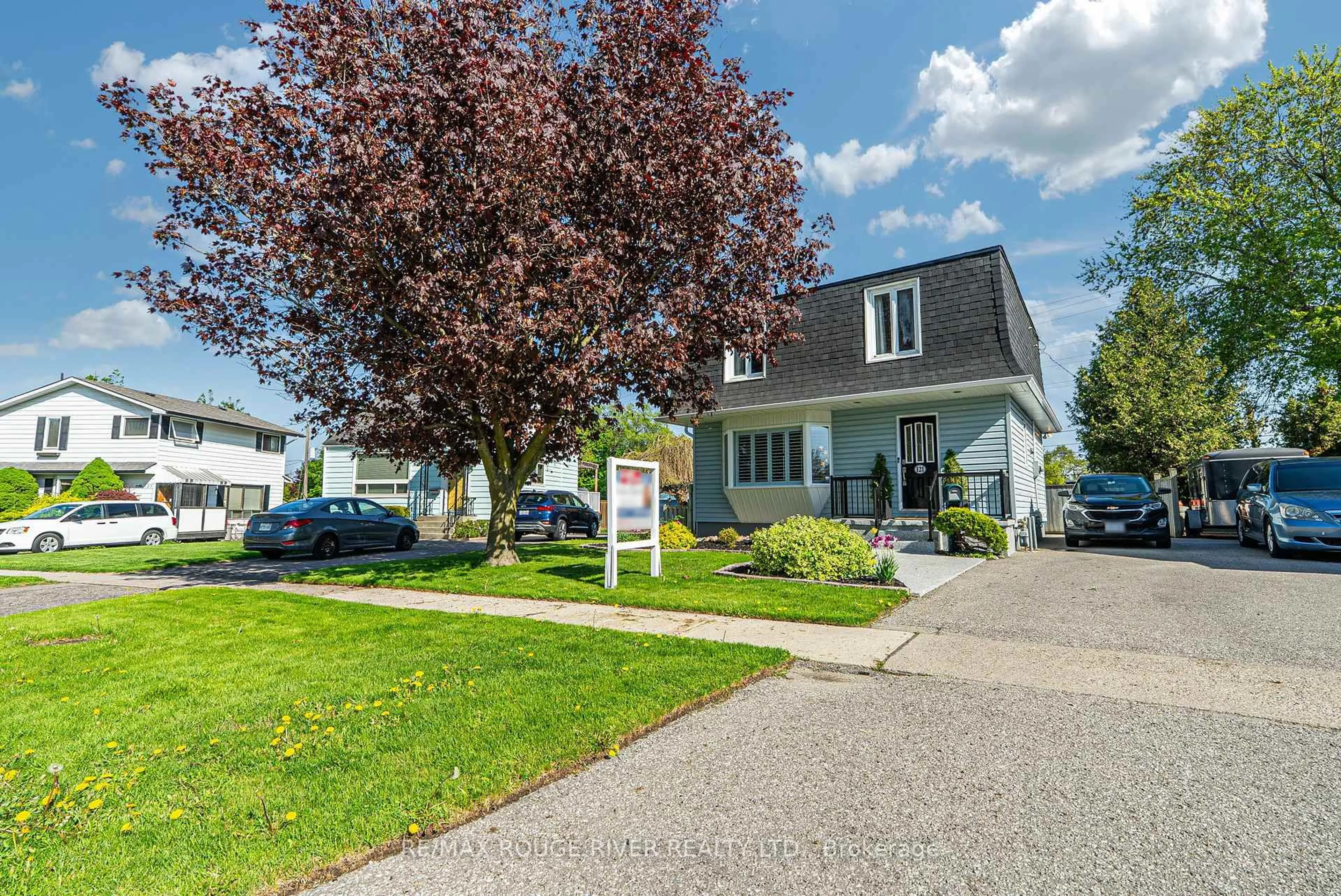 Home with vinyl exterior material, street for 121 Exeter Rd, Ajax Ontario L1S 2K4