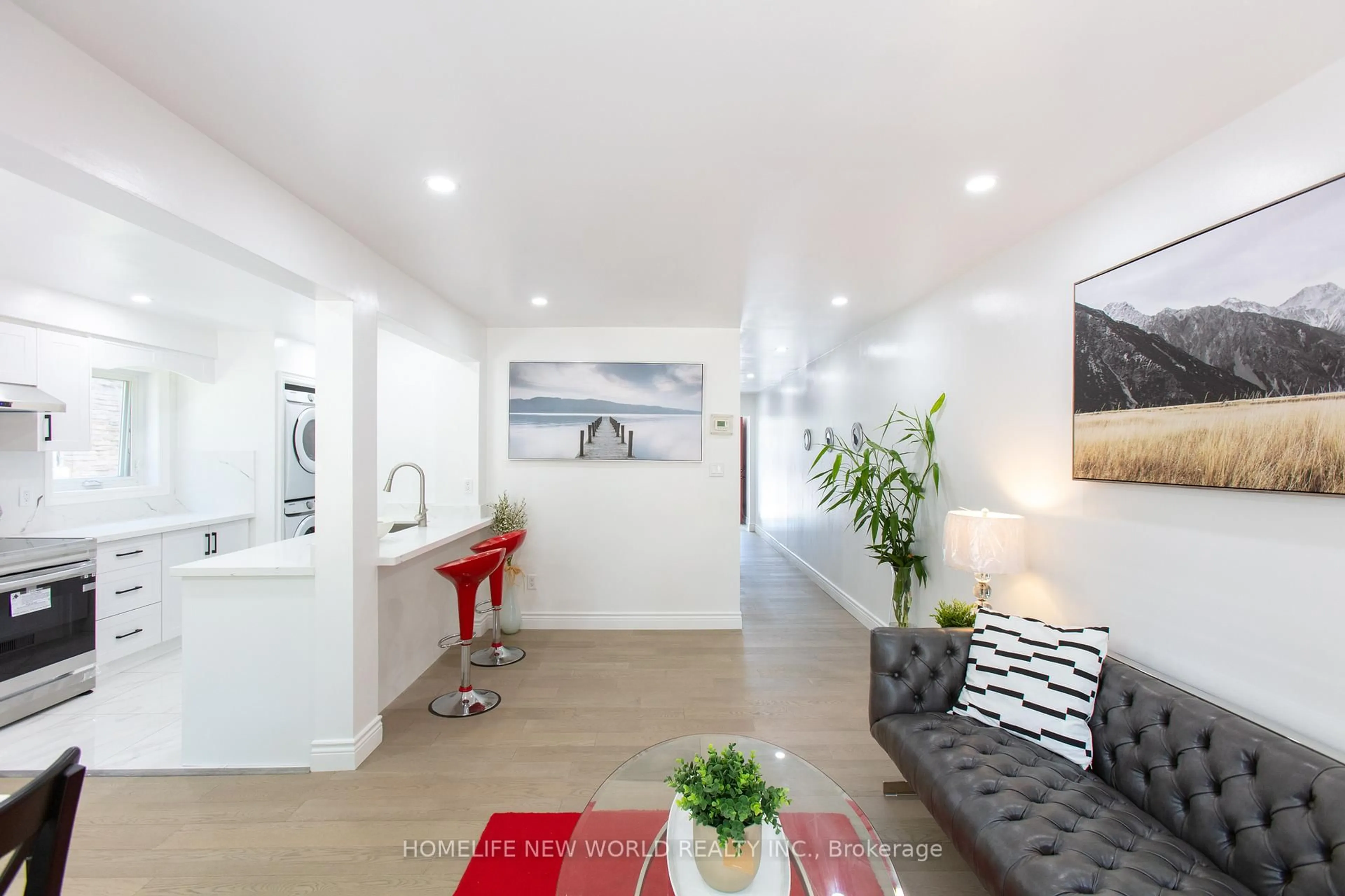 Indoor entryway for 334 Chartland Blvd, Toronto Ontario M1S 3P3