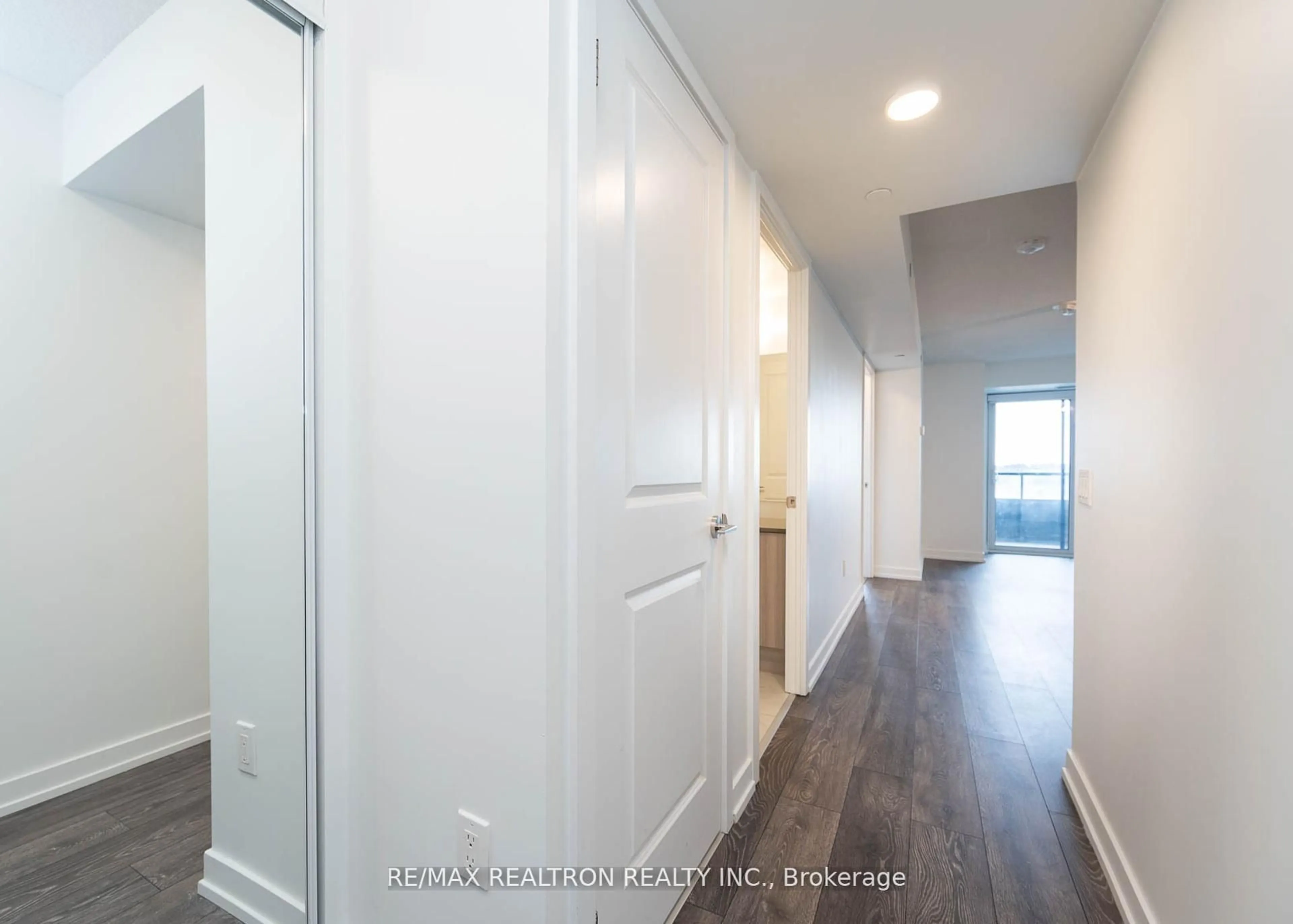 Indoor entryway for 1455 Celebration Dr #502, Pickering Ontario L1W 1L8