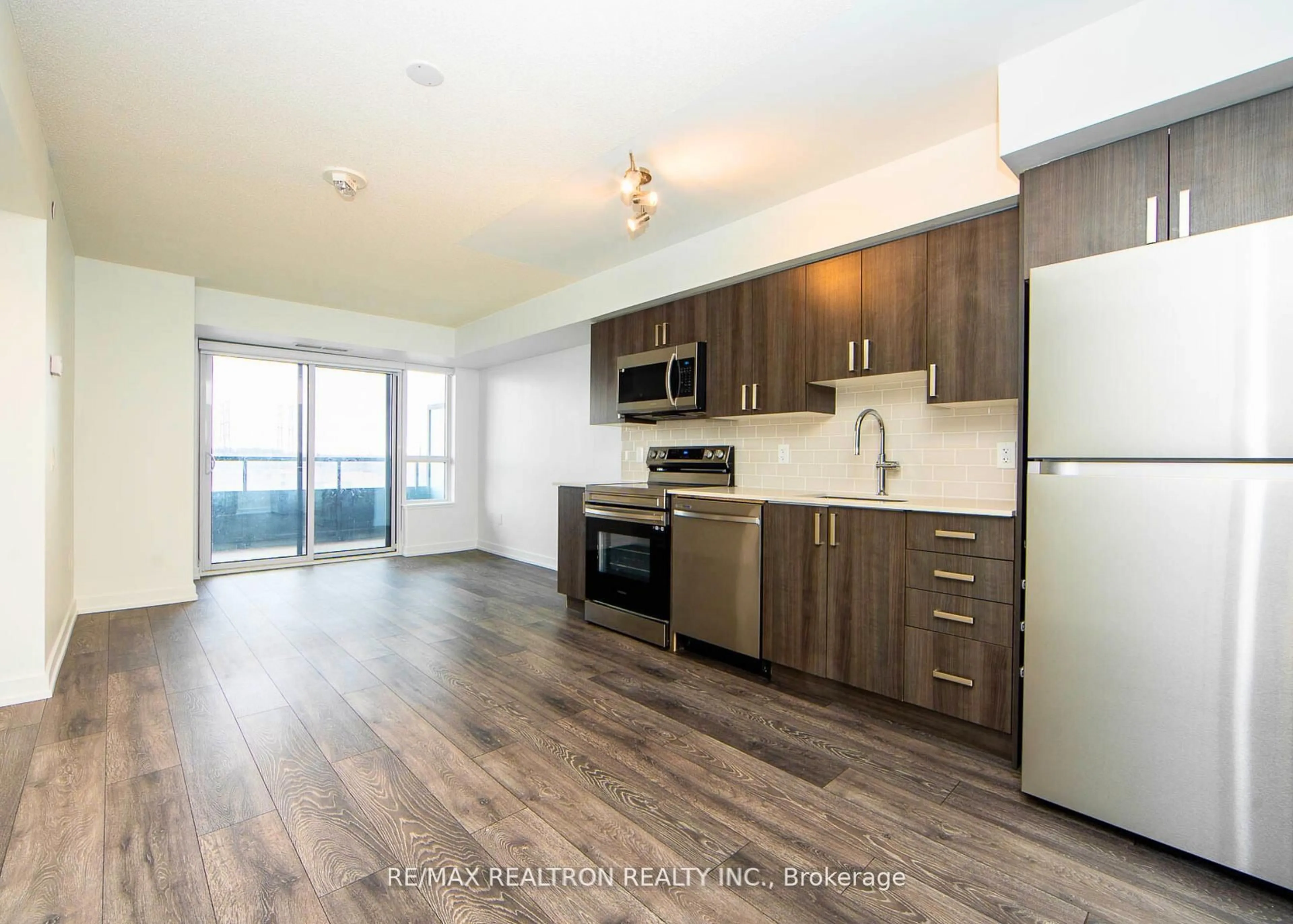 Open concept kitchen, wood/laminate floor for 1455 Celebration Dr #502, Pickering Ontario L1W 1L8
