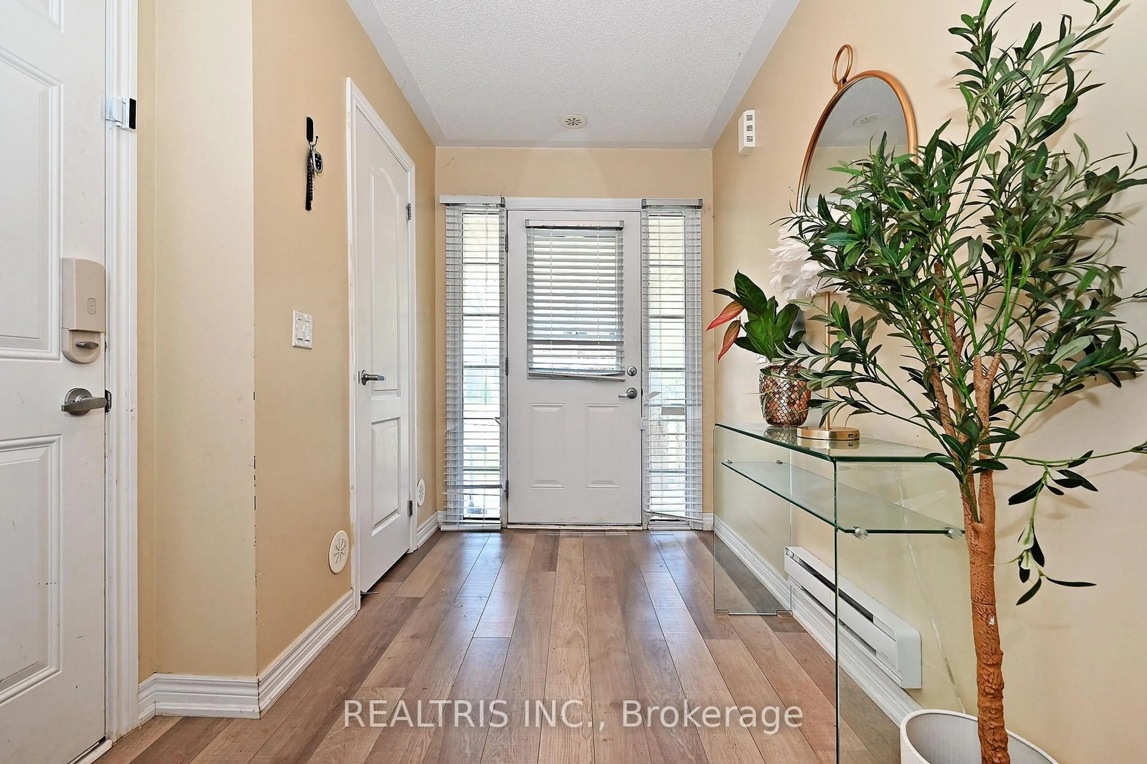Indoor entryway for 85 Tabaret Cres, Oshawa Ontario L1L 0G5