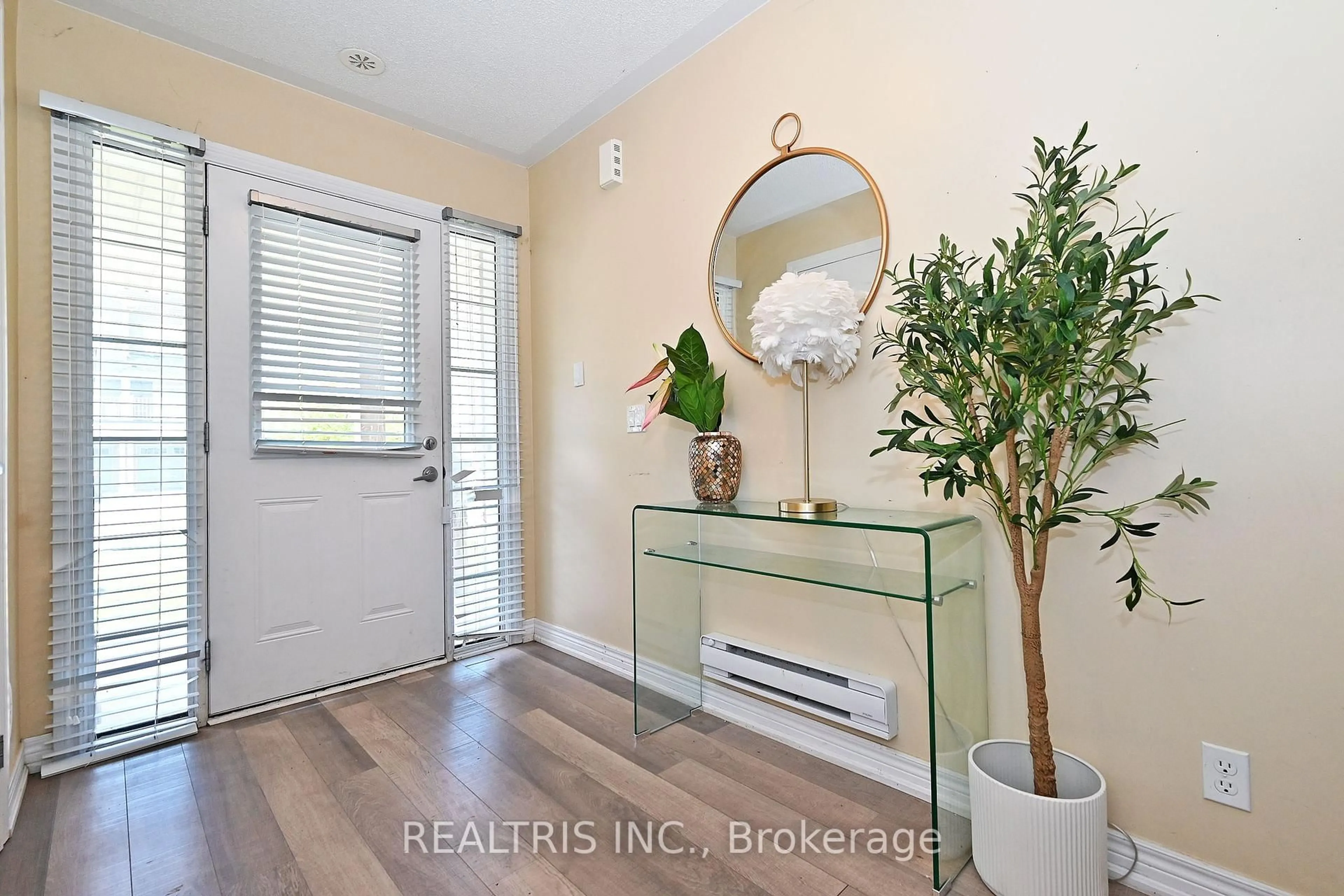 Indoor entryway for 85 Tabaret Cres, Oshawa Ontario L1L 0G5