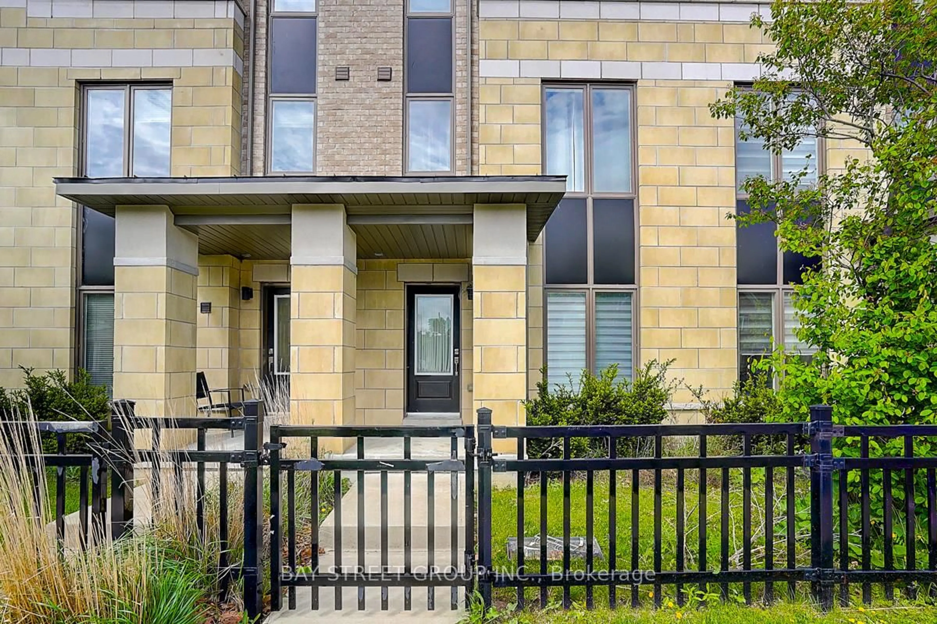 Unknown for 23 Donald Fleming Way, Whitby Ontario L1R 0N8