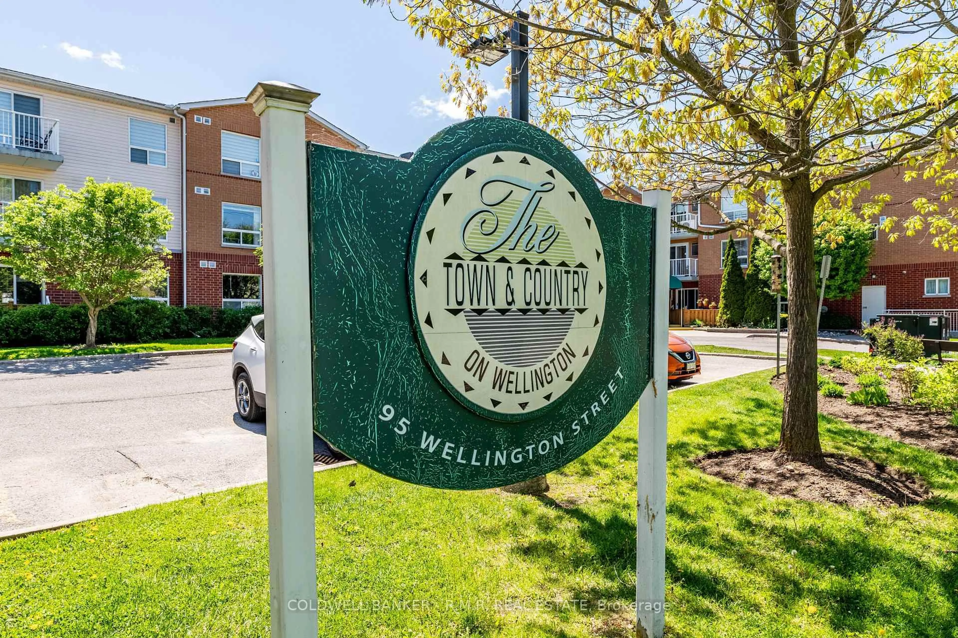 Indoor foyer for 95 Wellington St #313, Clarington Ontario L1C 5A1
