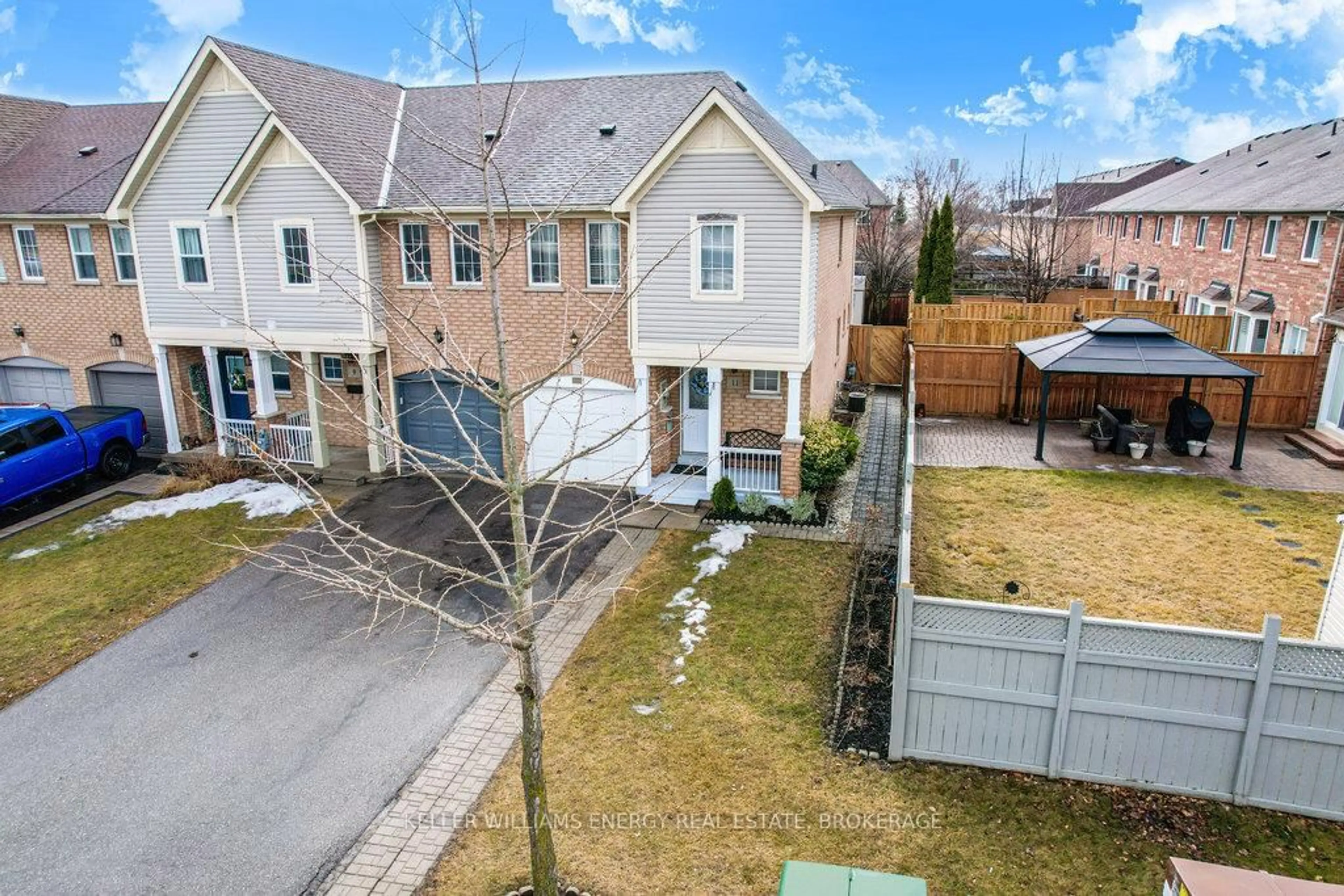 A pic from outside/outdoor area/front of a property/back of a property/a pic from drone, street for 11 Plantation Crt, Whitby Ontario L1P 1R2