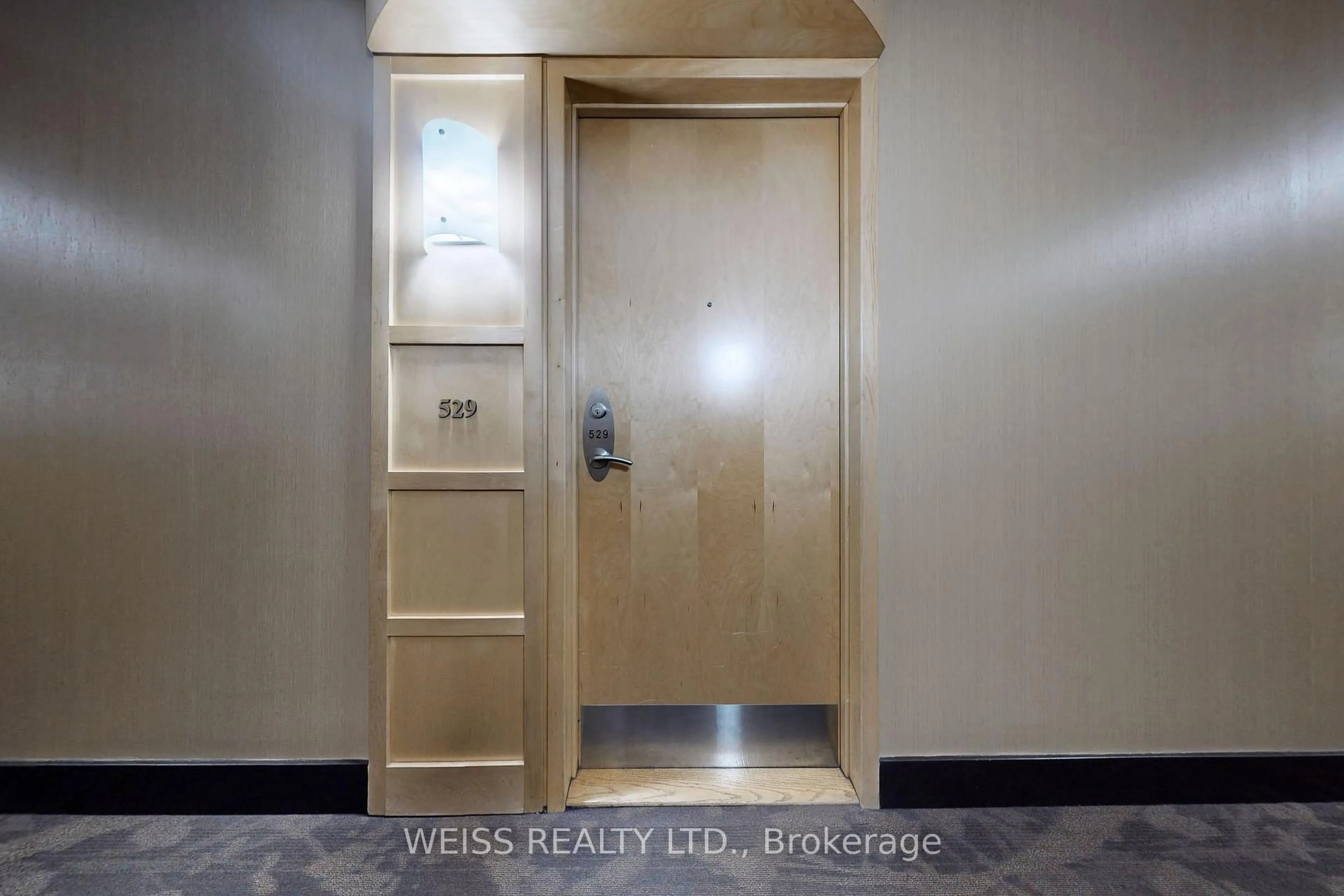 Indoor foyer for 18 Mondeo Dr #529, Toronto Ontario M1P 5C8
