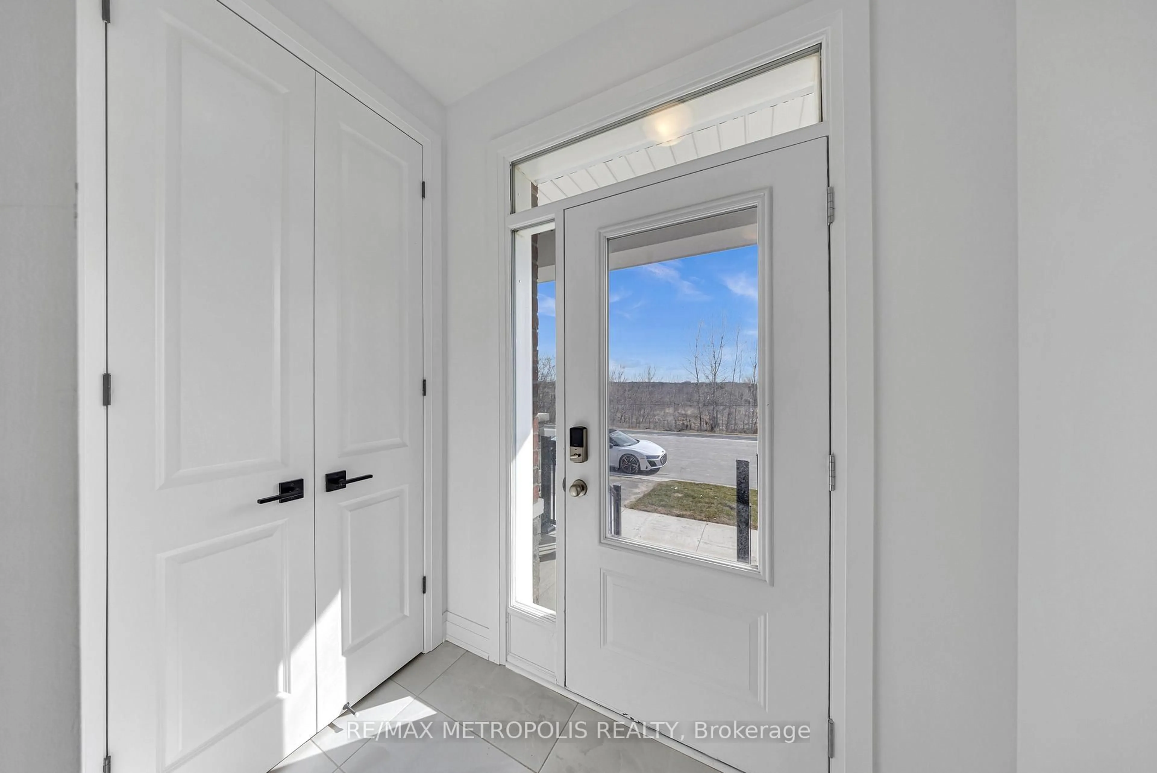 Indoor entryway for 3070 Sideline 16 N/A, Pickering Ontario L1Y 0B5