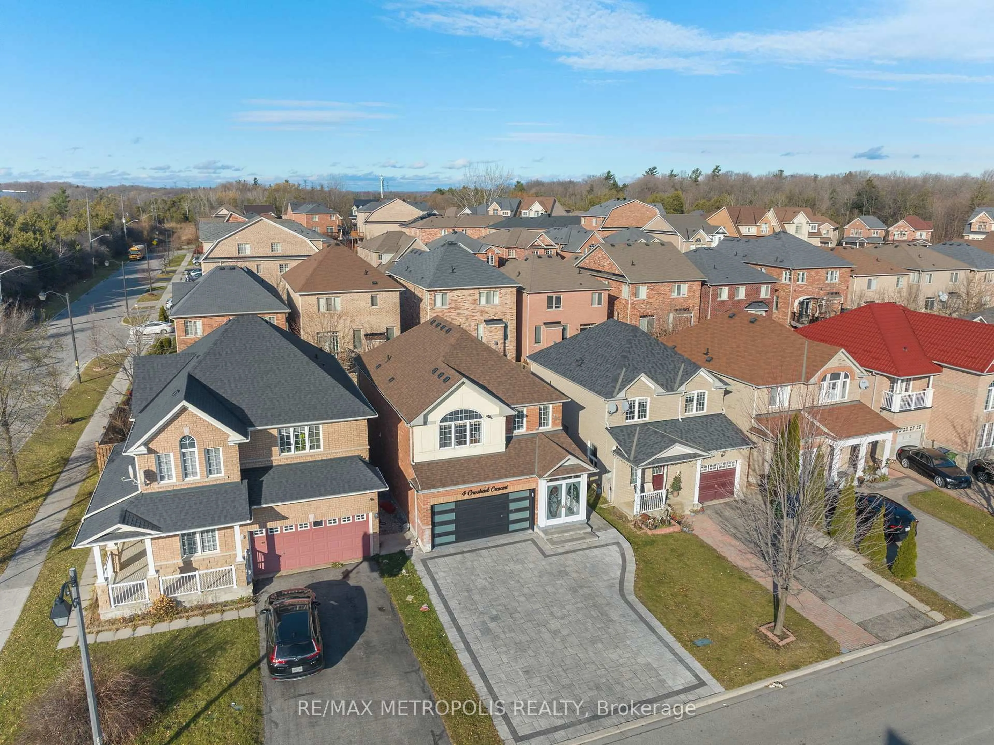 A pic from outside/outdoor area/front of a property/back of a property/a pic from drone, street for 4 Grosbeak Cres, Toronto Ontario M1X 1X1