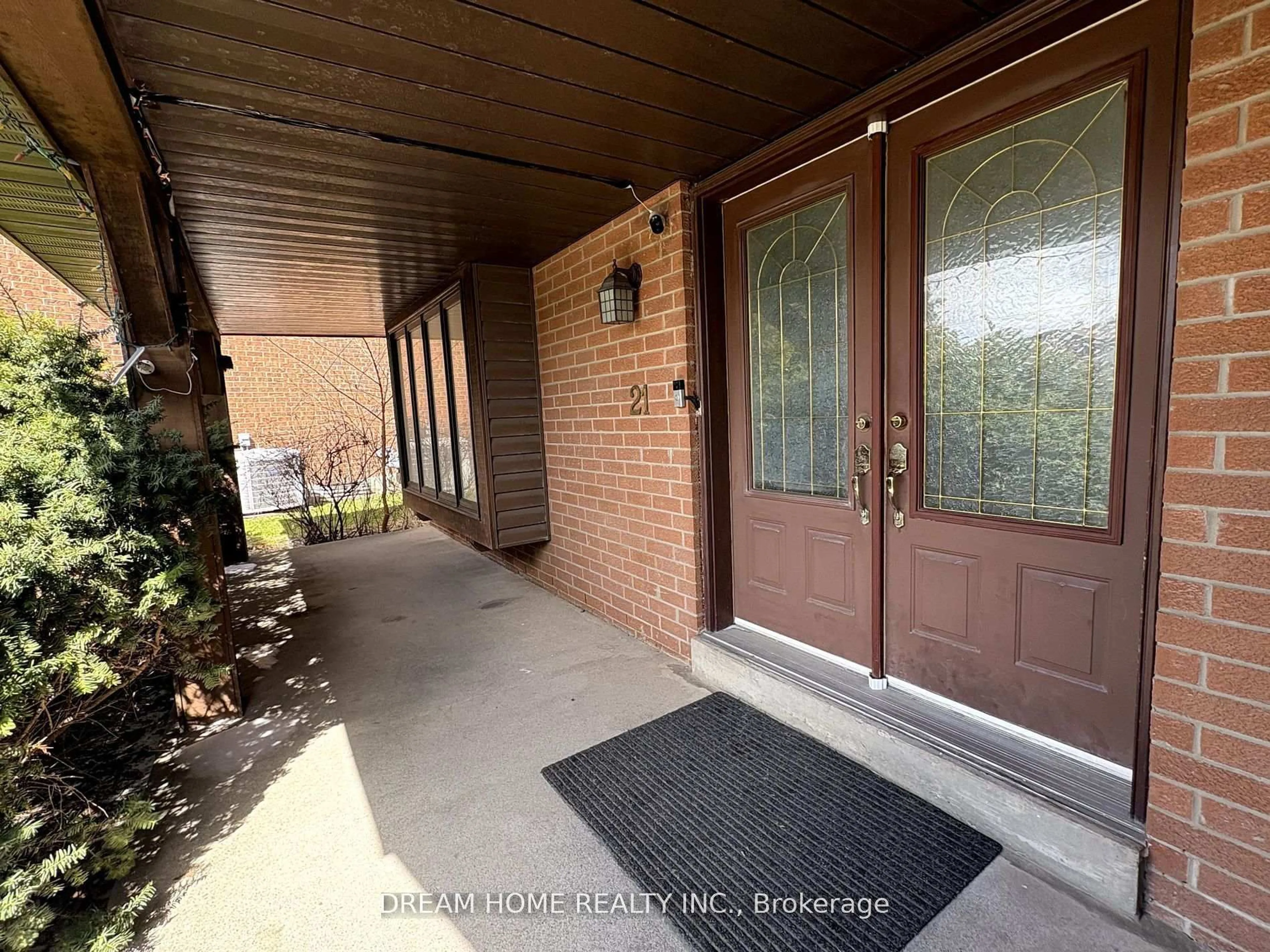 Indoor entryway for 21 Chiefswood Sq, Toronto Ontario M1W 3A9