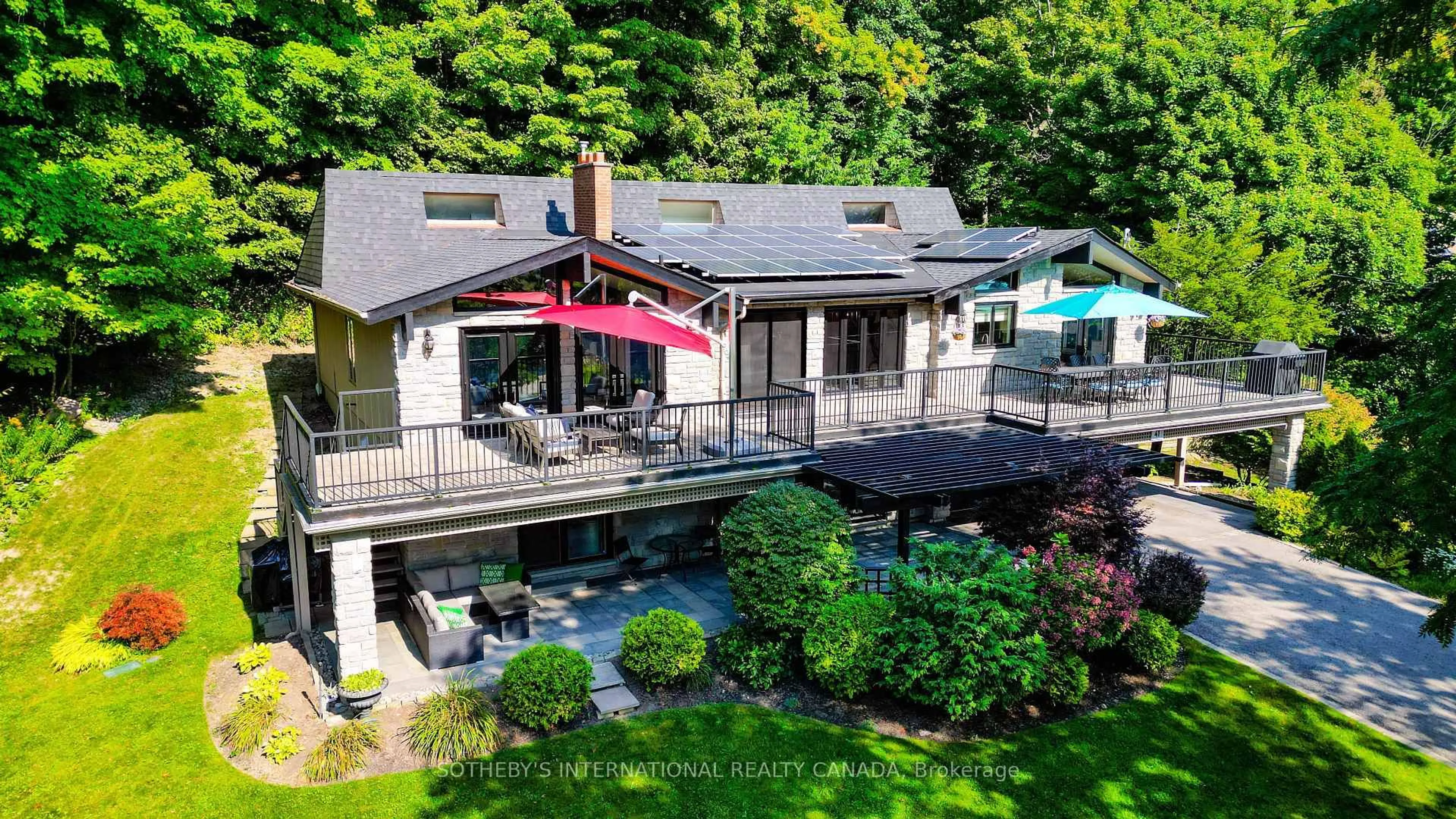 A pic from outside/outdoor area/front of a property/back of a property/a pic from drone, water/lake/river/ocean view for 41 MeadowCliffe Dr, Toronto Ontario M1M 2X8