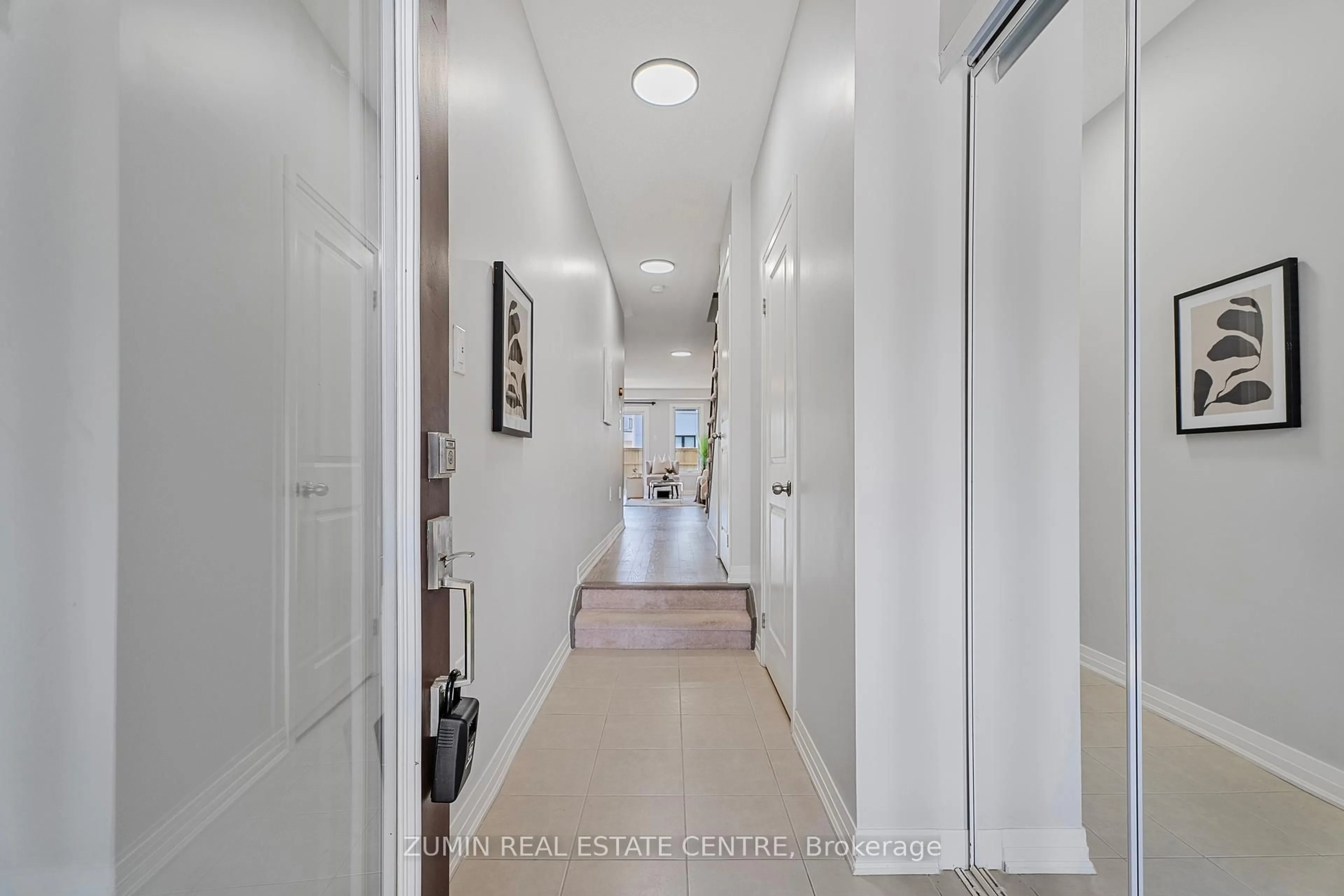 Indoor foyer for 20 Sailors Landing Dr, Clarington Ontario L1G 7G4