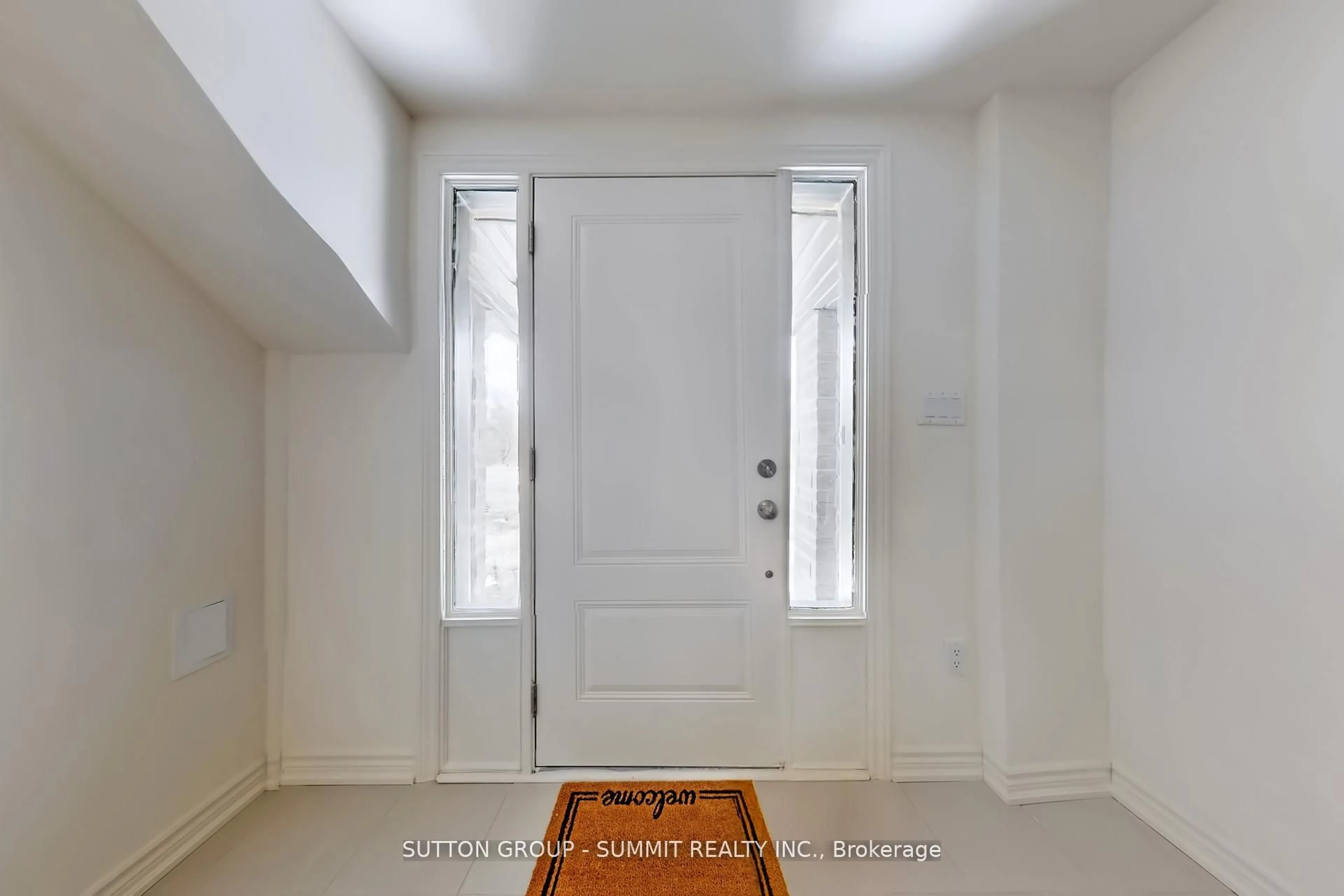 Indoor entryway for 460 SALEM Rd, Ajax Ontario L1S 0G9
