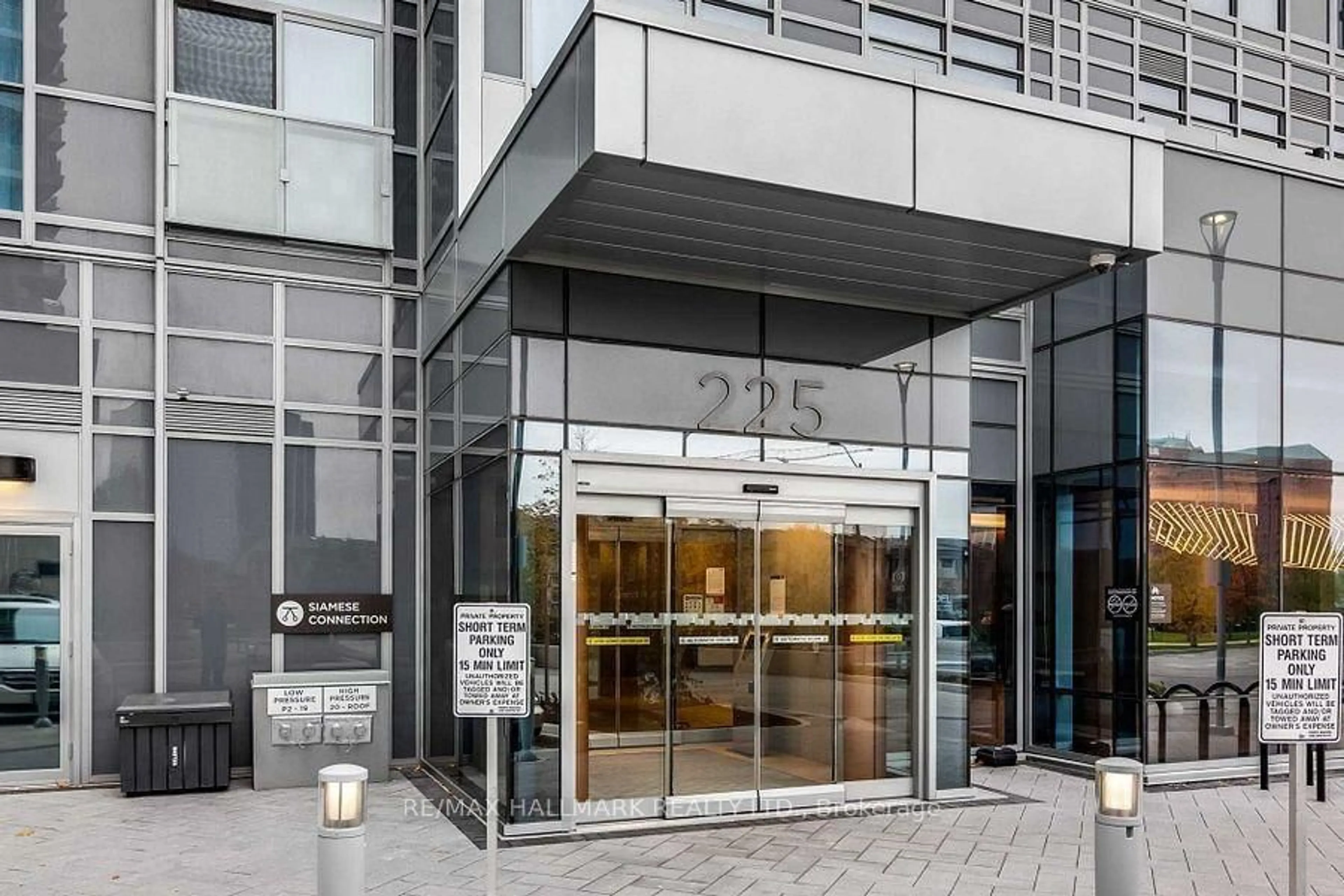 Indoor foyer for 225 Village Green Sq #2604, Toronto Ontario M1S 0N4