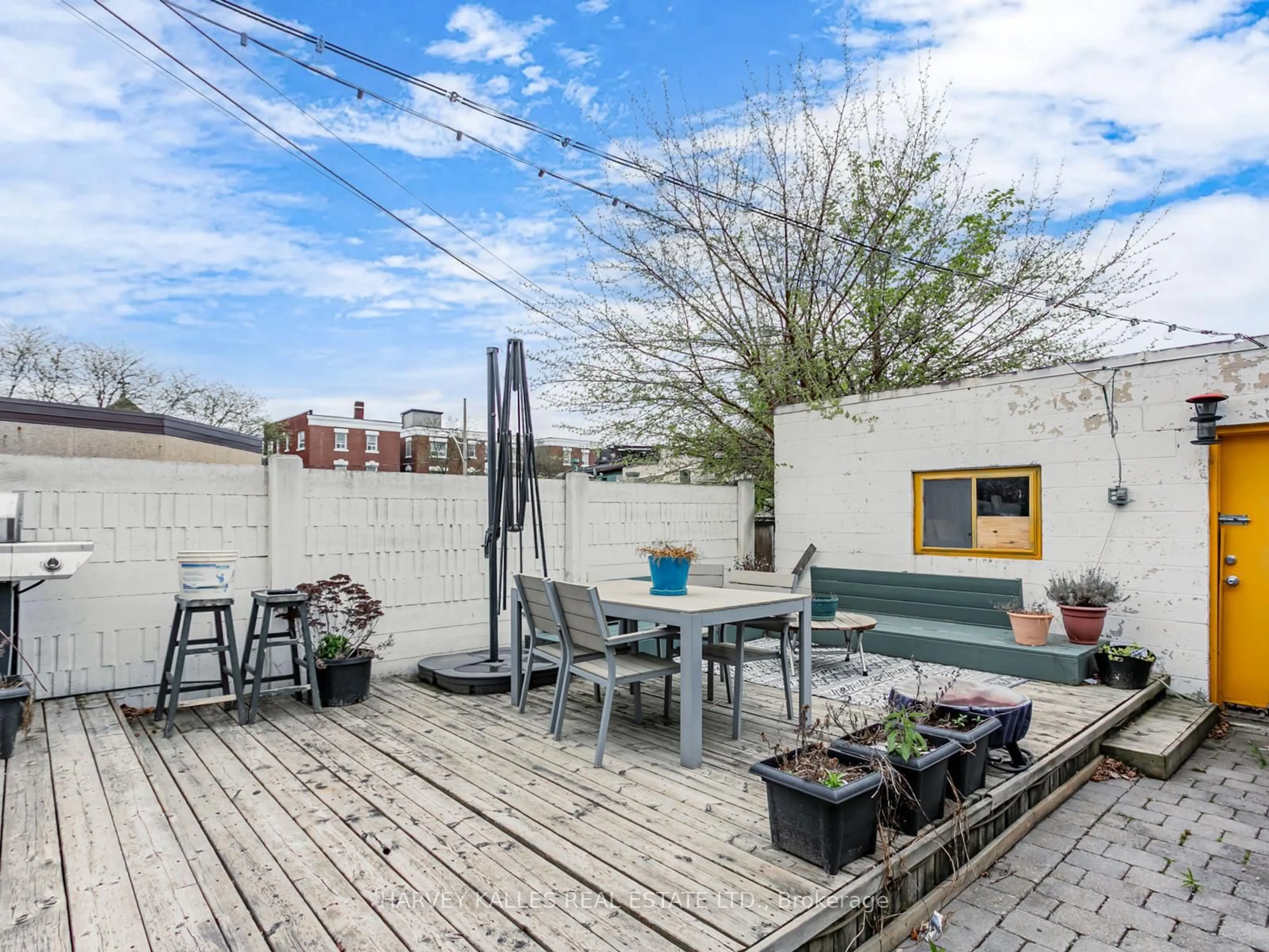 Patio, street for 45 Strathmore Blvd, Toronto Ontario M4C 1N5