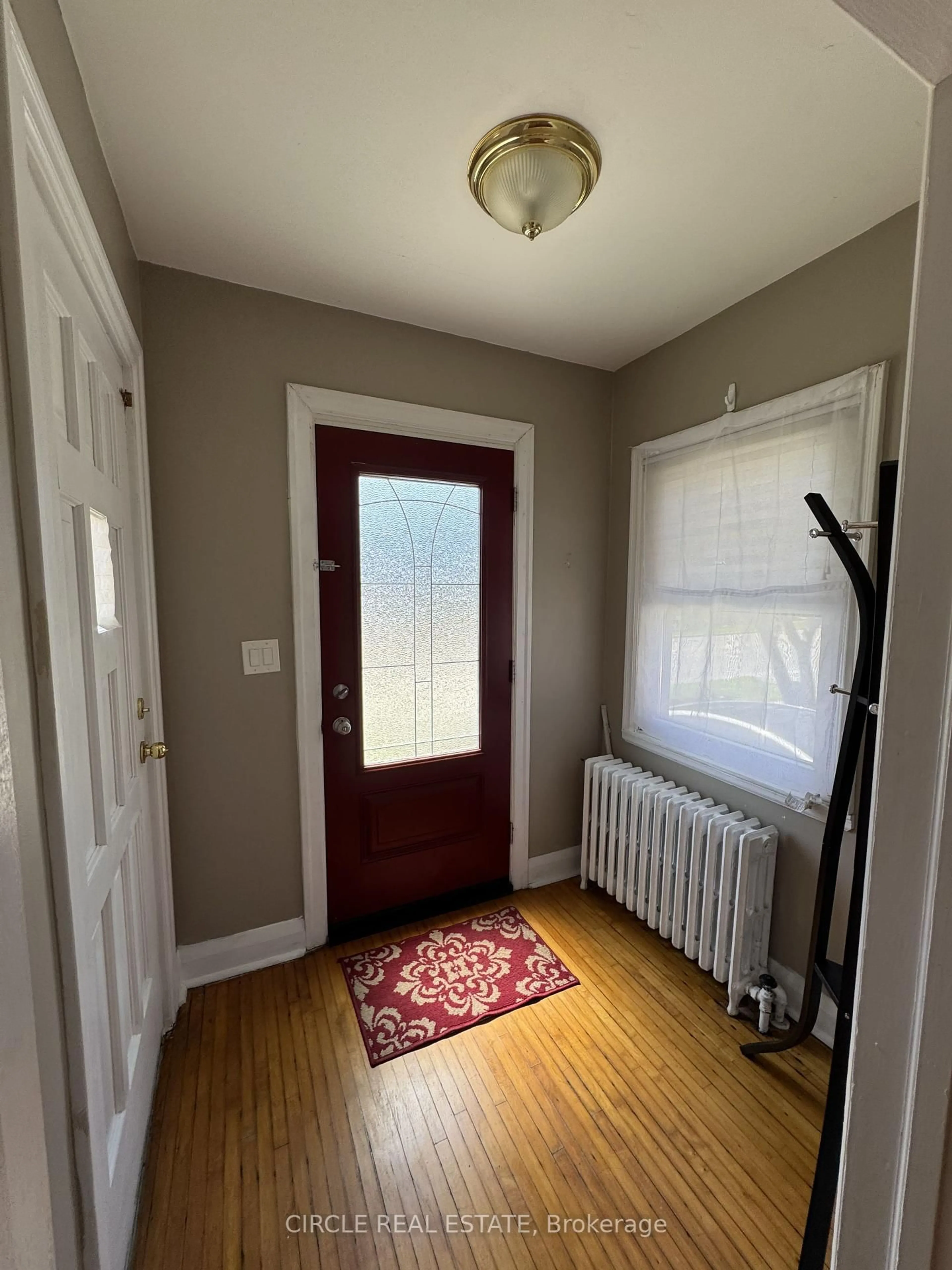 Indoor entryway for 294 Eulalie Ave, Oshawa Ontario L1H 2B7